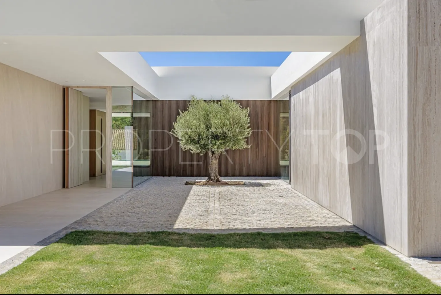 Villa for sale in Sotogrande with 4 bedrooms