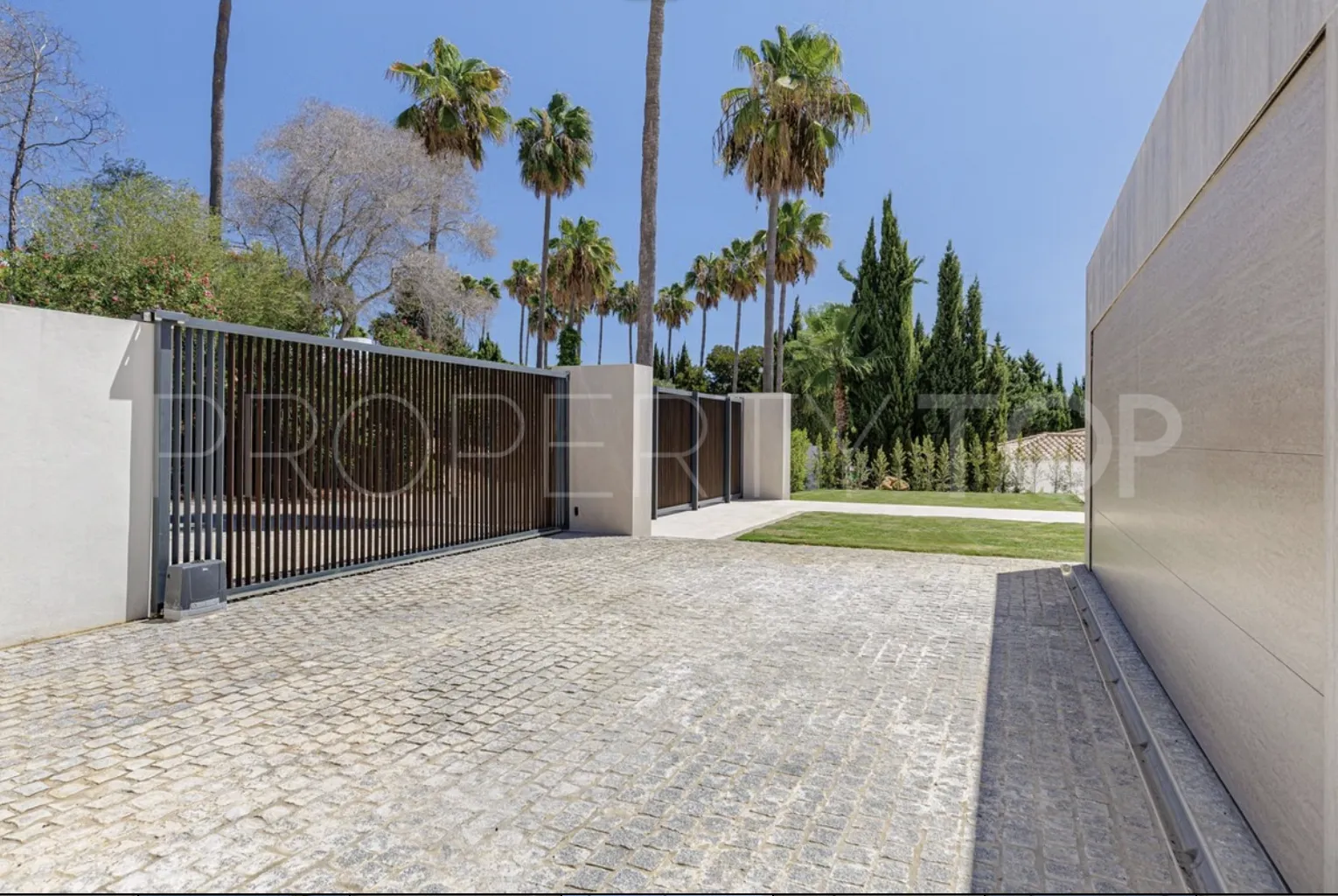 Villa for sale in Sotogrande with 4 bedrooms
