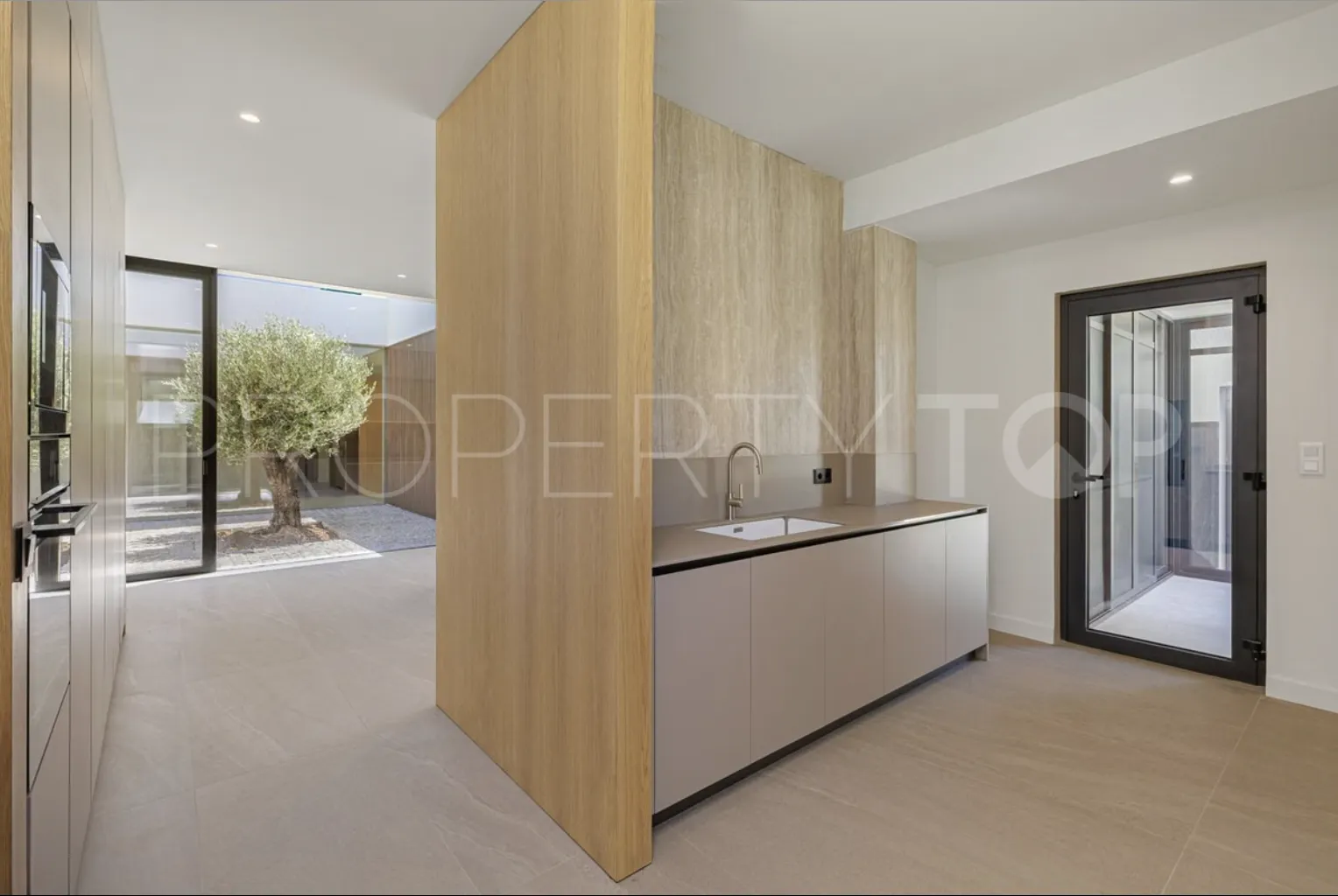 Villa for sale in Sotogrande with 4 bedrooms
