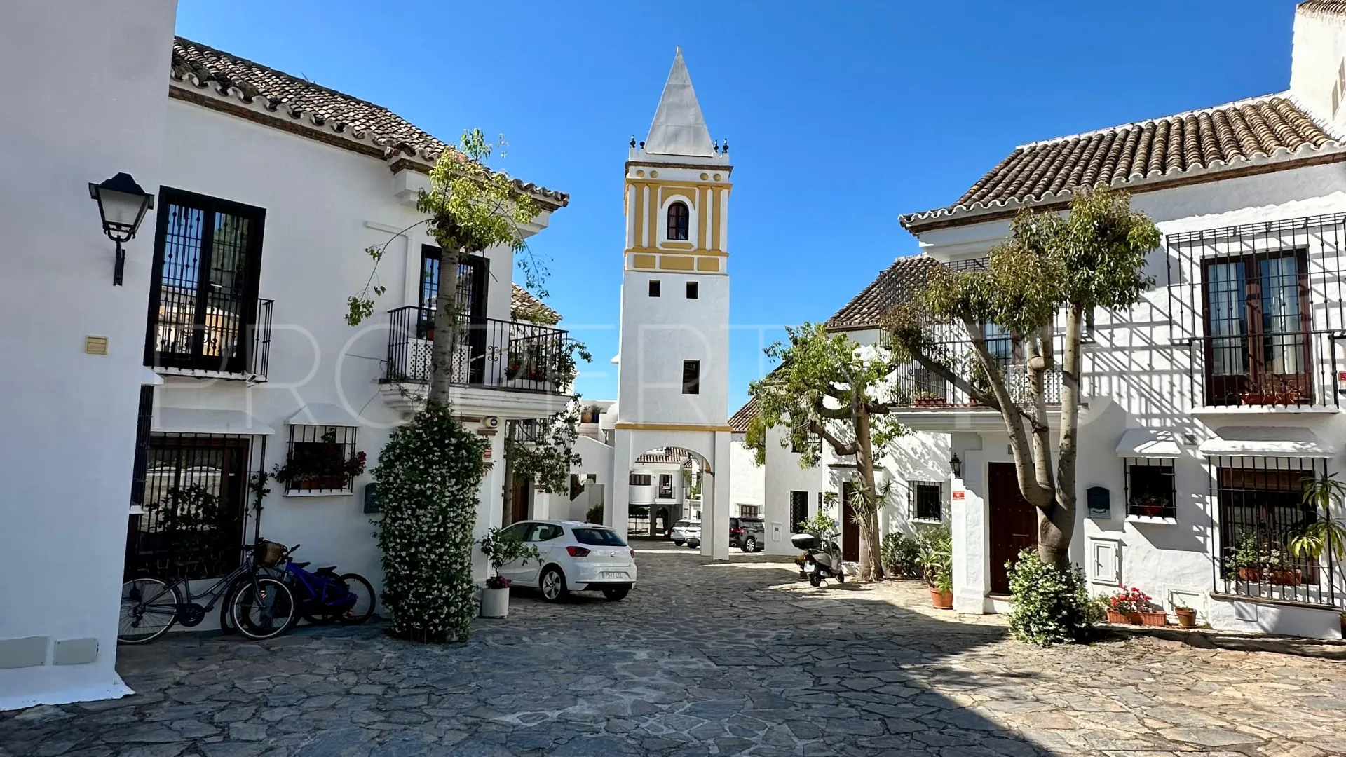 Town house for sale in Montepiedra