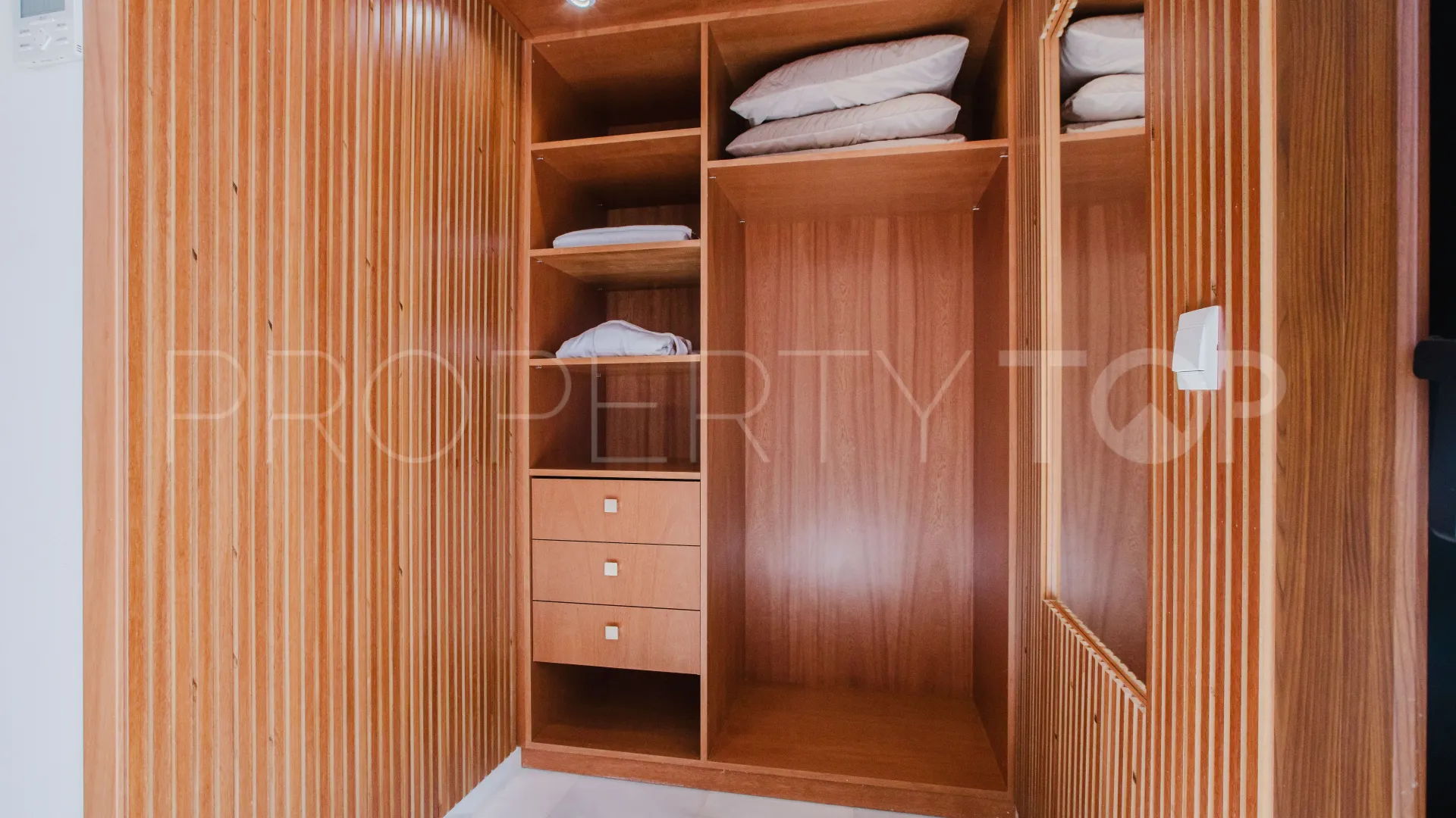 Town house for sale in Montepiedra