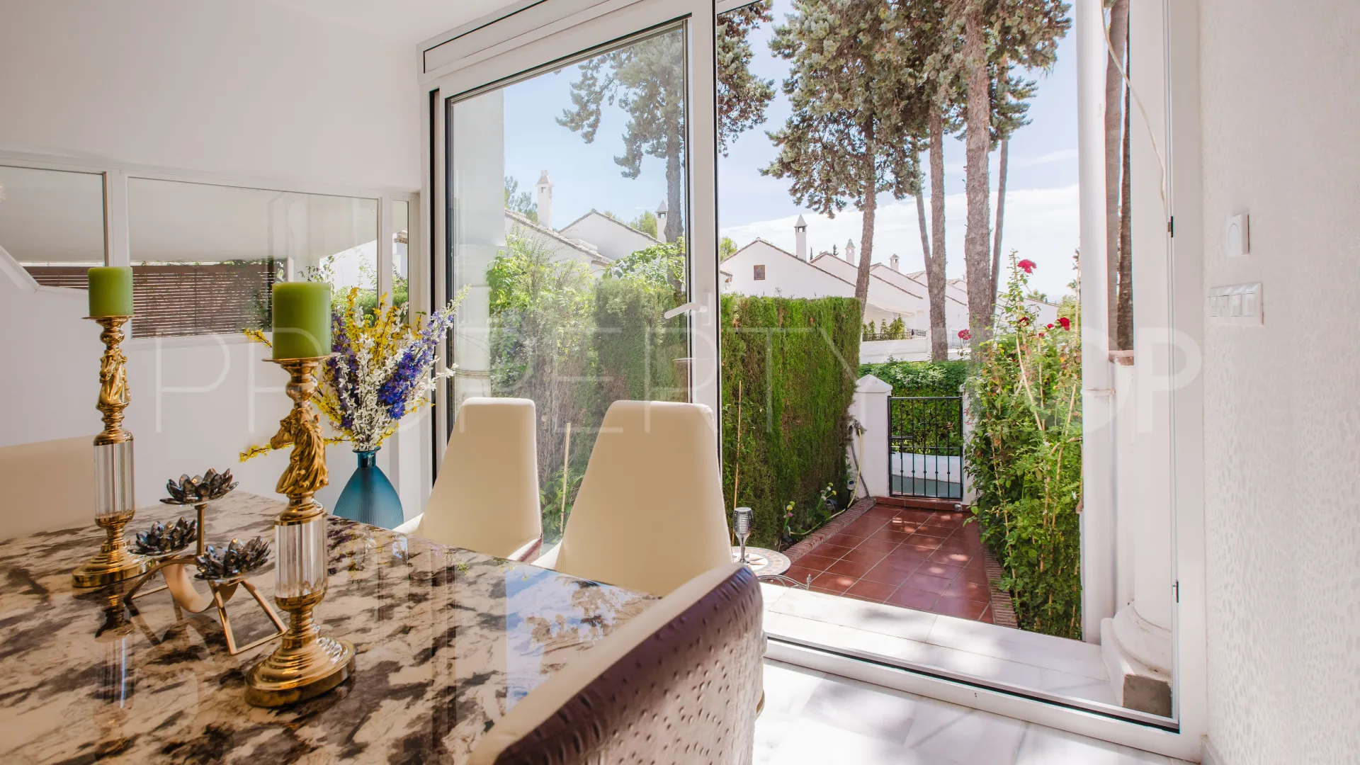 Town house for sale in Montepiedra