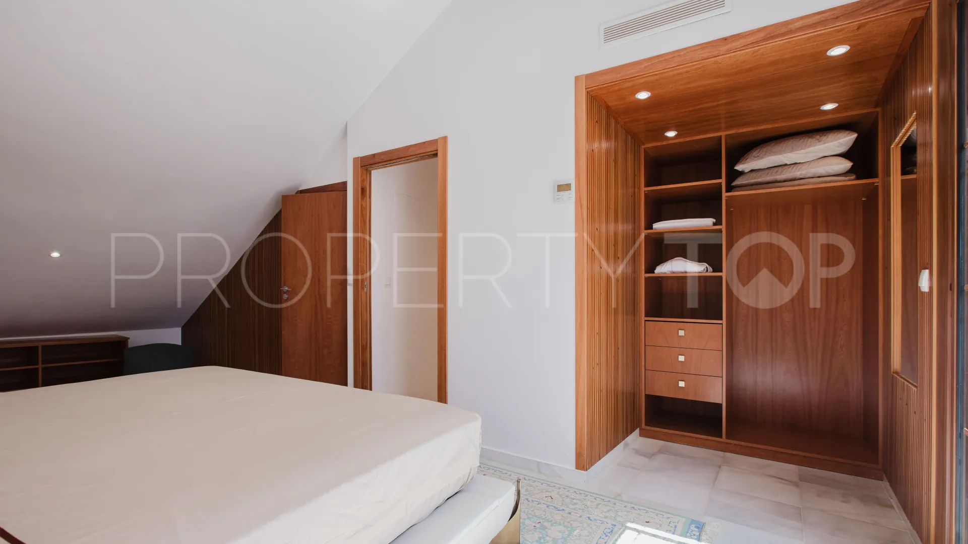Town house for sale in Montepiedra