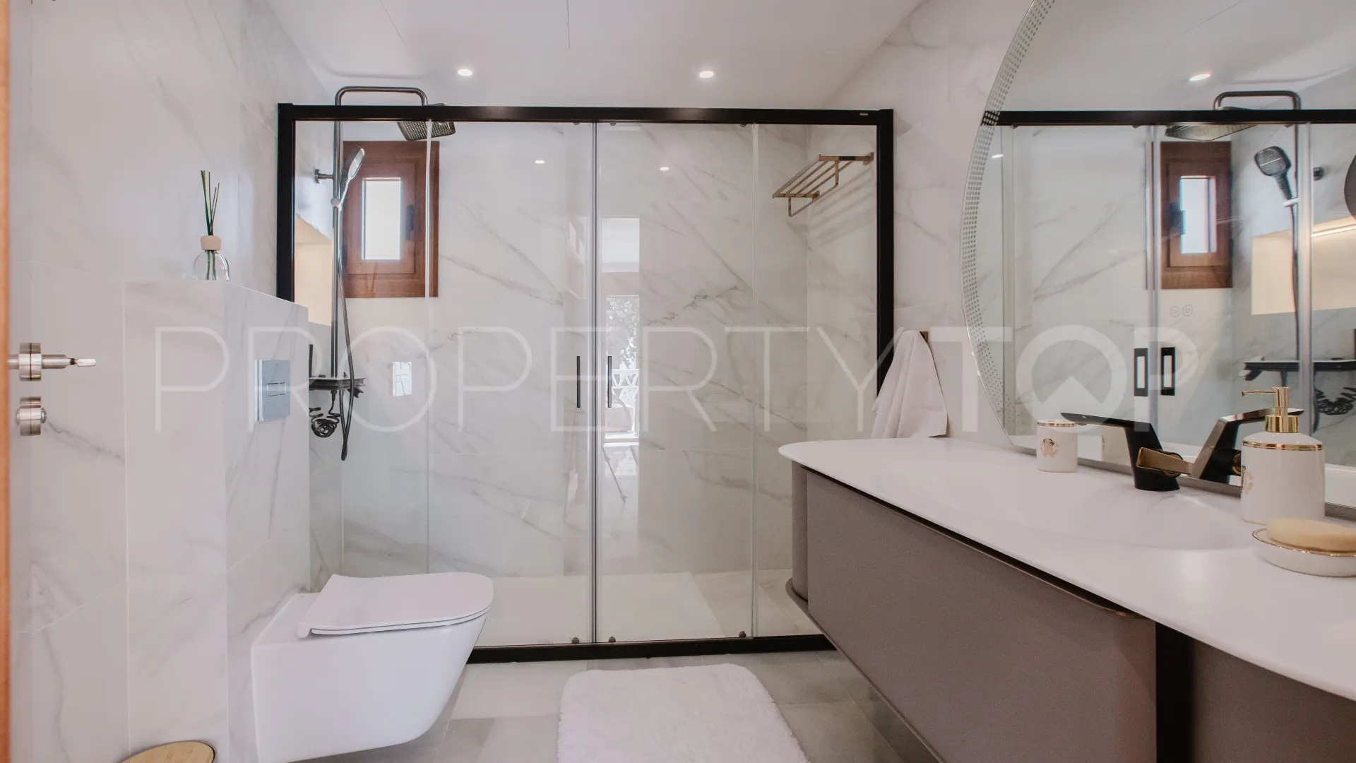 Town house for sale in Montepiedra