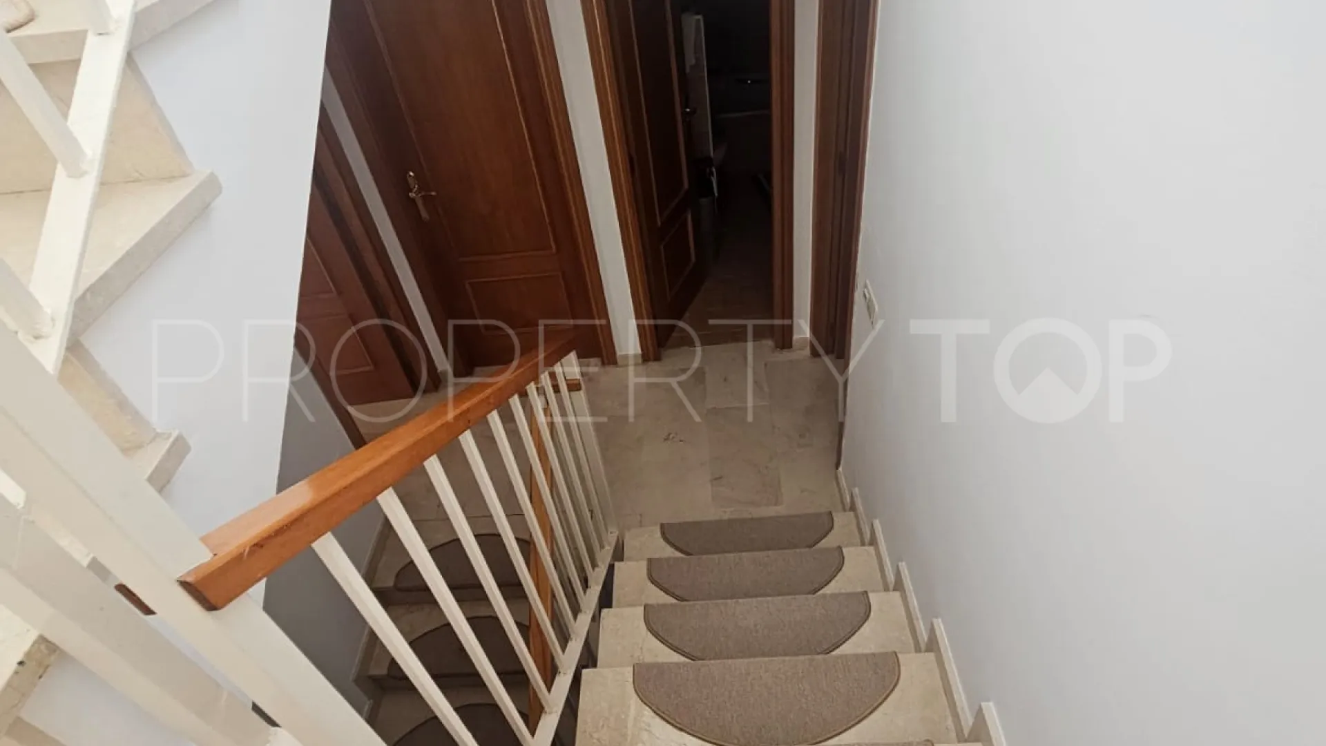 Se vende adosado en Estepona Este con 3 dormitorios