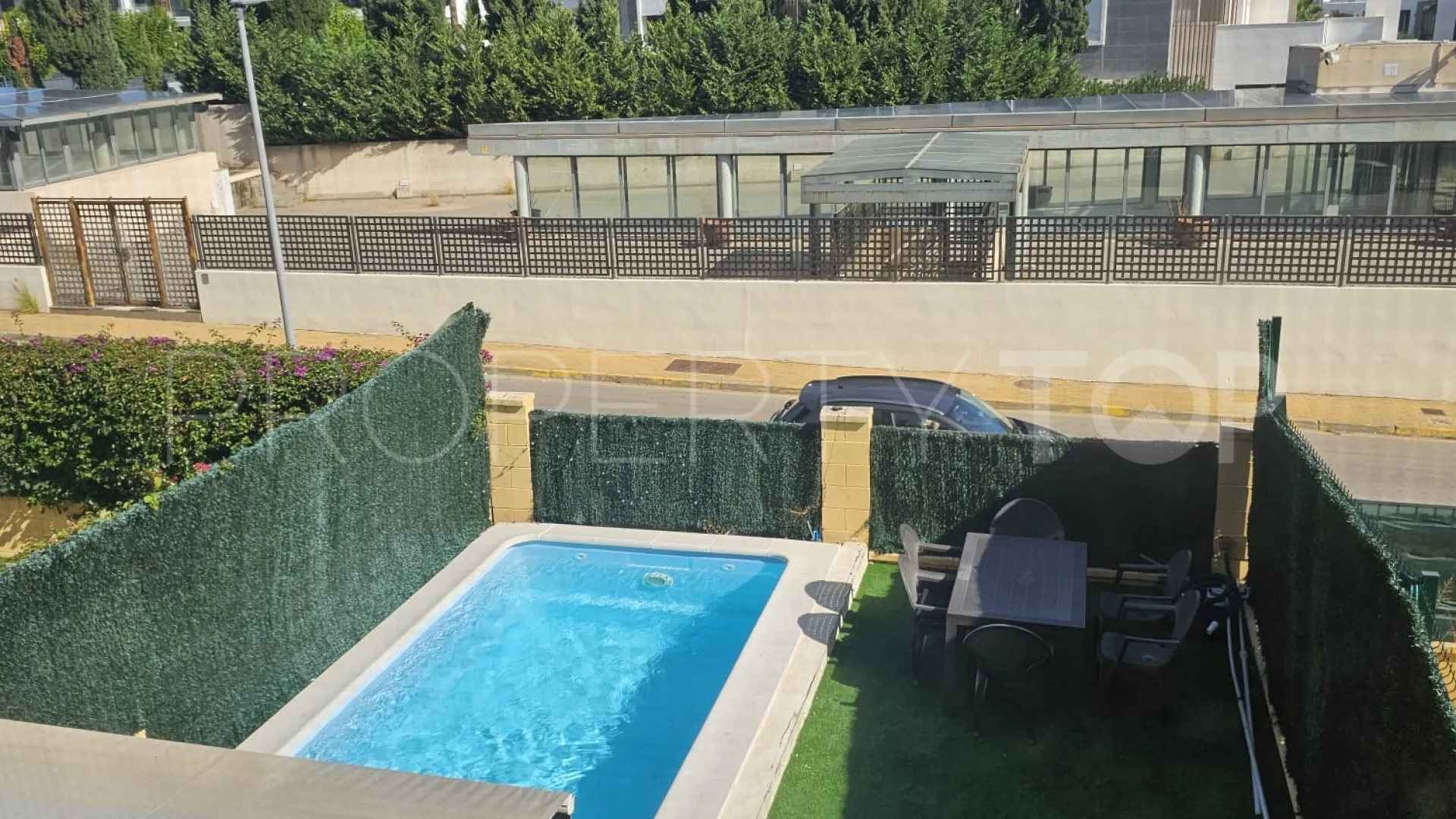 Se vende adosado en Estepona Este con 3 dormitorios