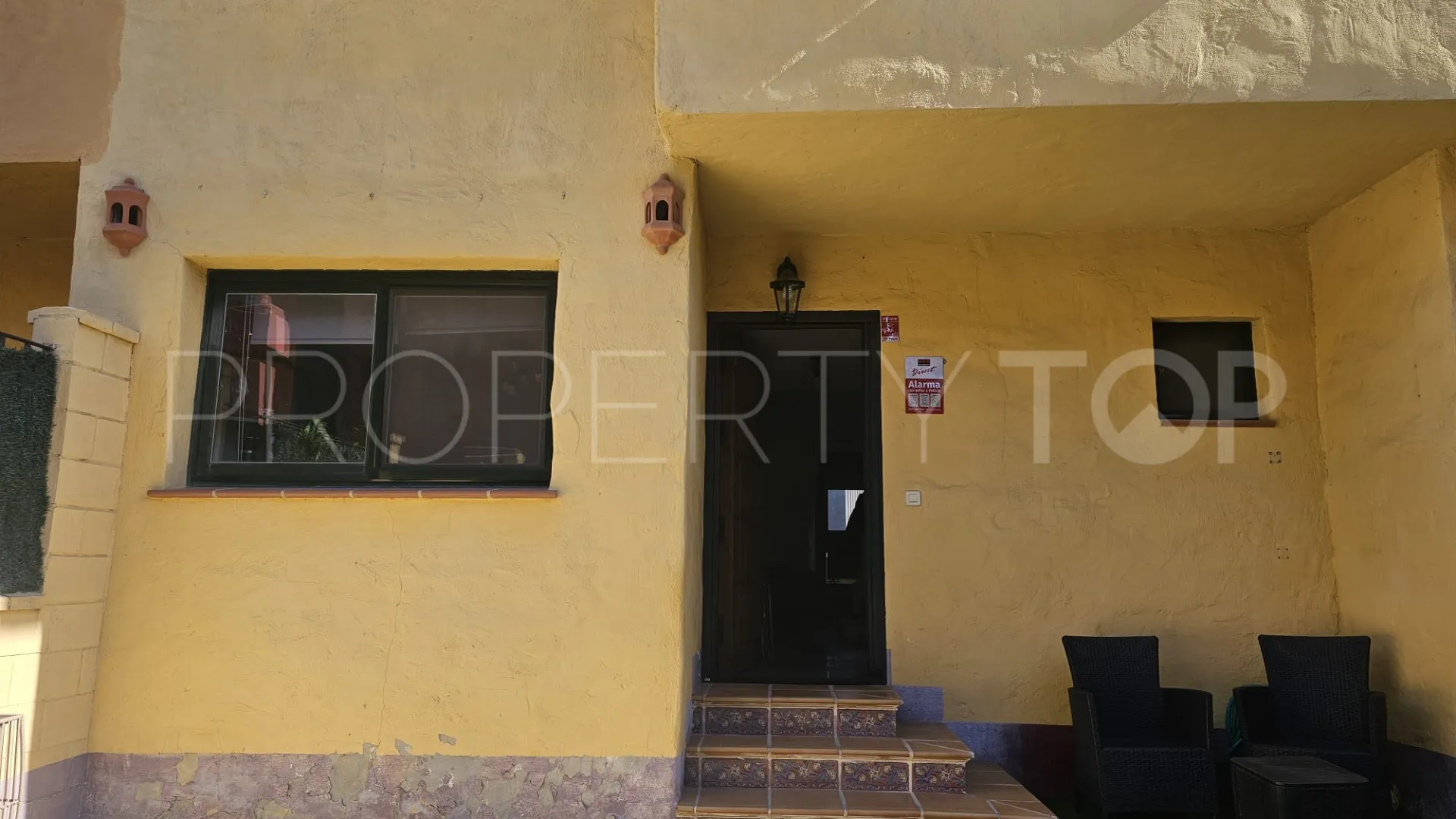 Se vende adosado en Estepona Este con 3 dormitorios