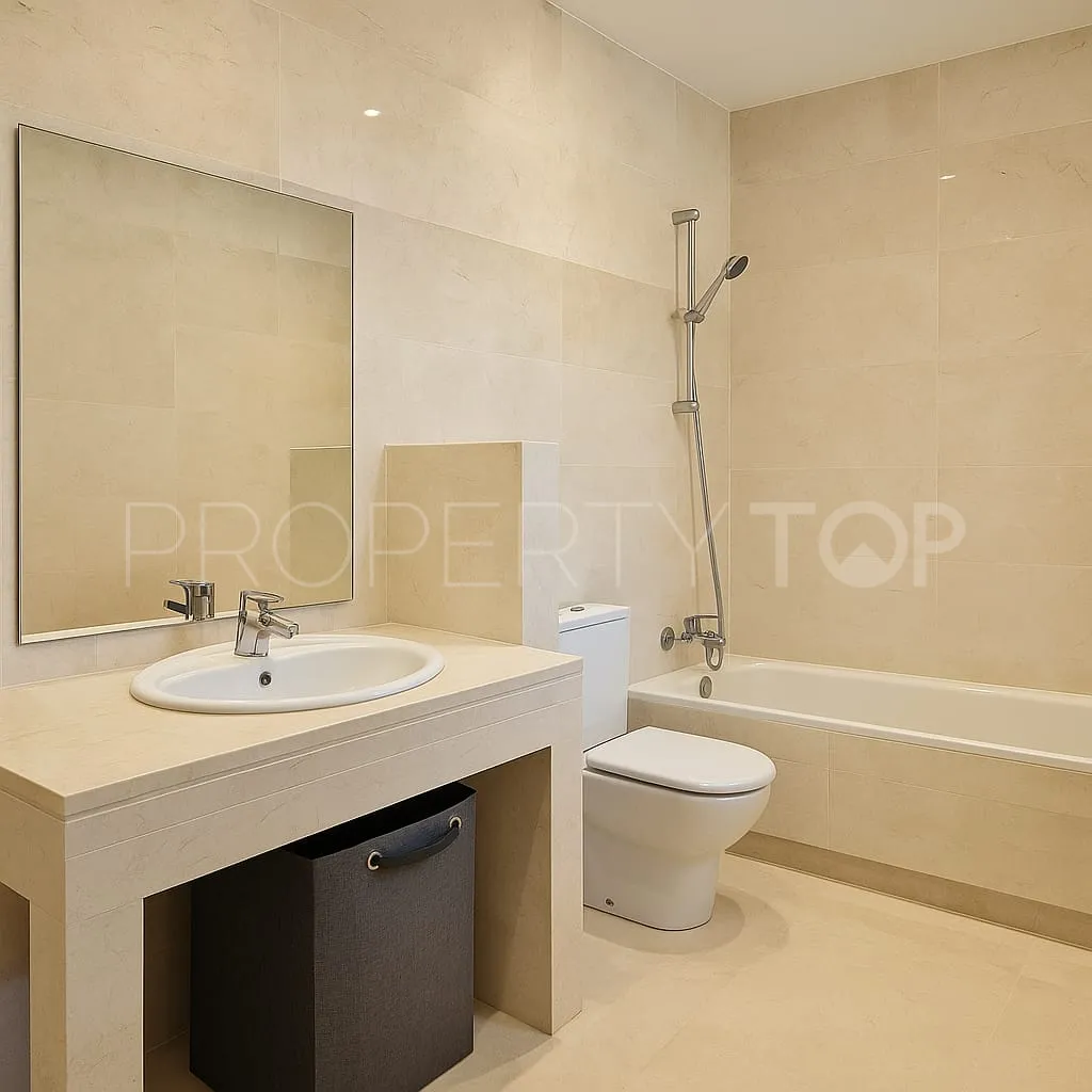 Se vende adosado en Estepona Este con 3 dormitorios