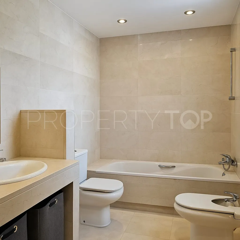 Se vende adosado en Estepona Este con 3 dormitorios