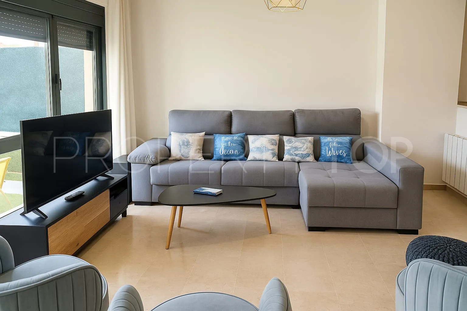Se vende adosado en Estepona Este con 3 dormitorios