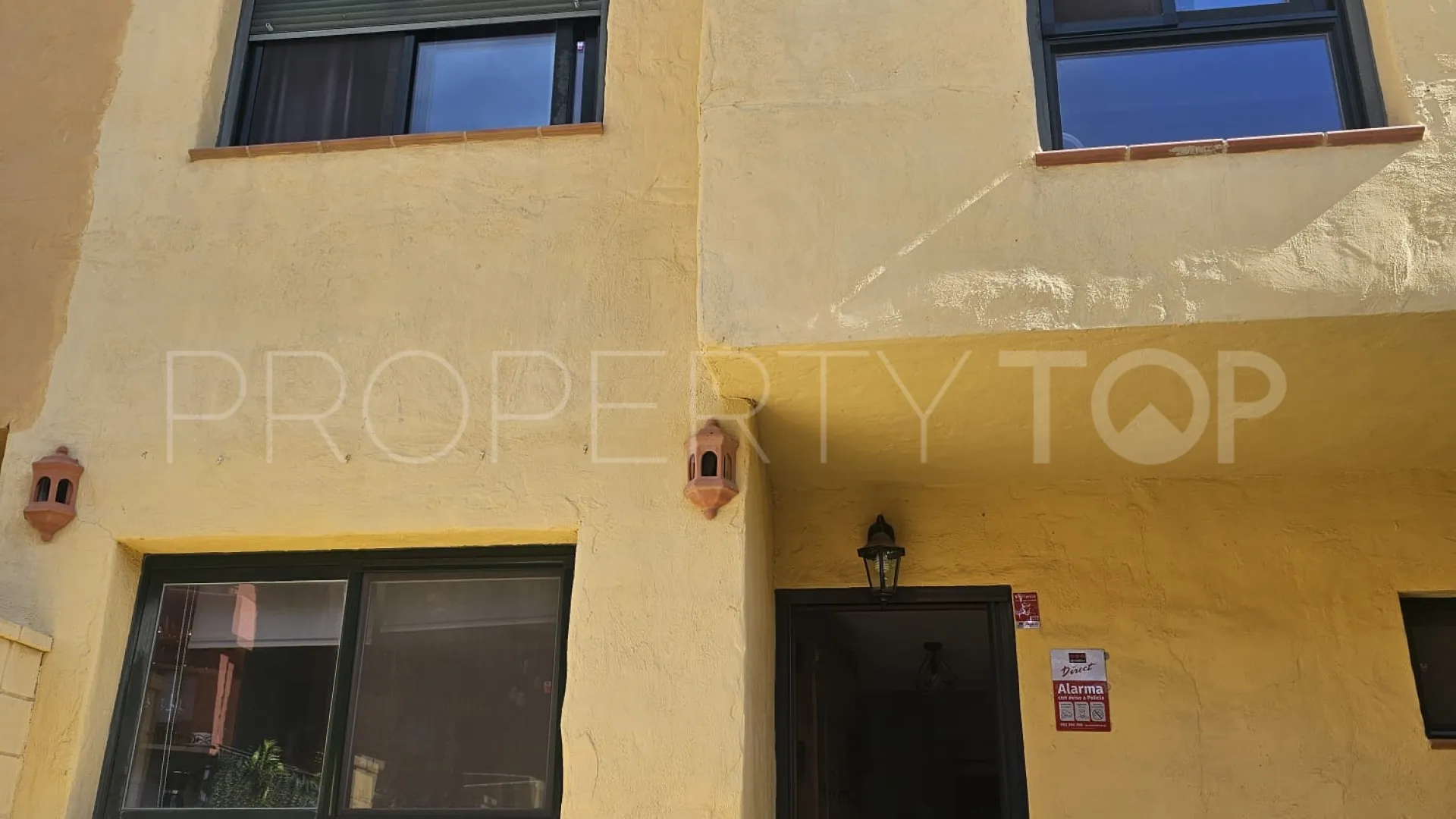 Se vende adosado en Estepona Este con 3 dormitorios