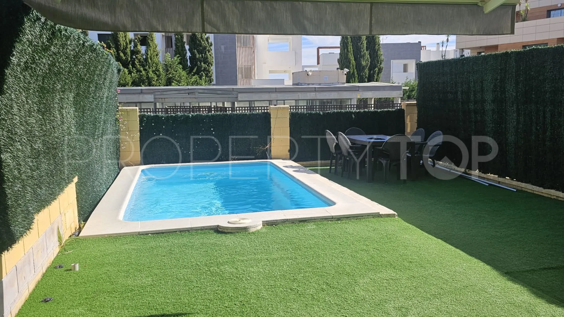 Se vende adosado en Estepona Este con 3 dormitorios