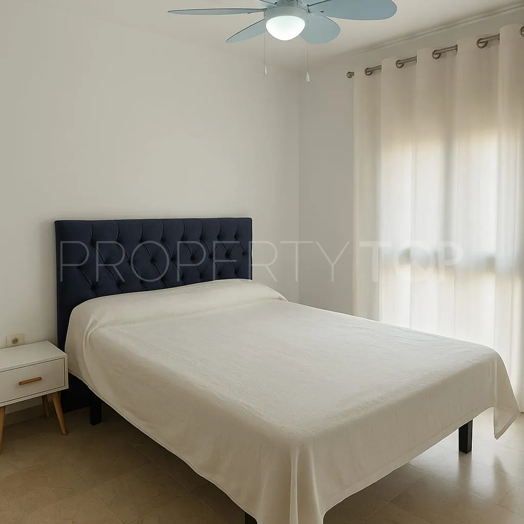 Se vende adosado en Estepona Este con 3 dormitorios