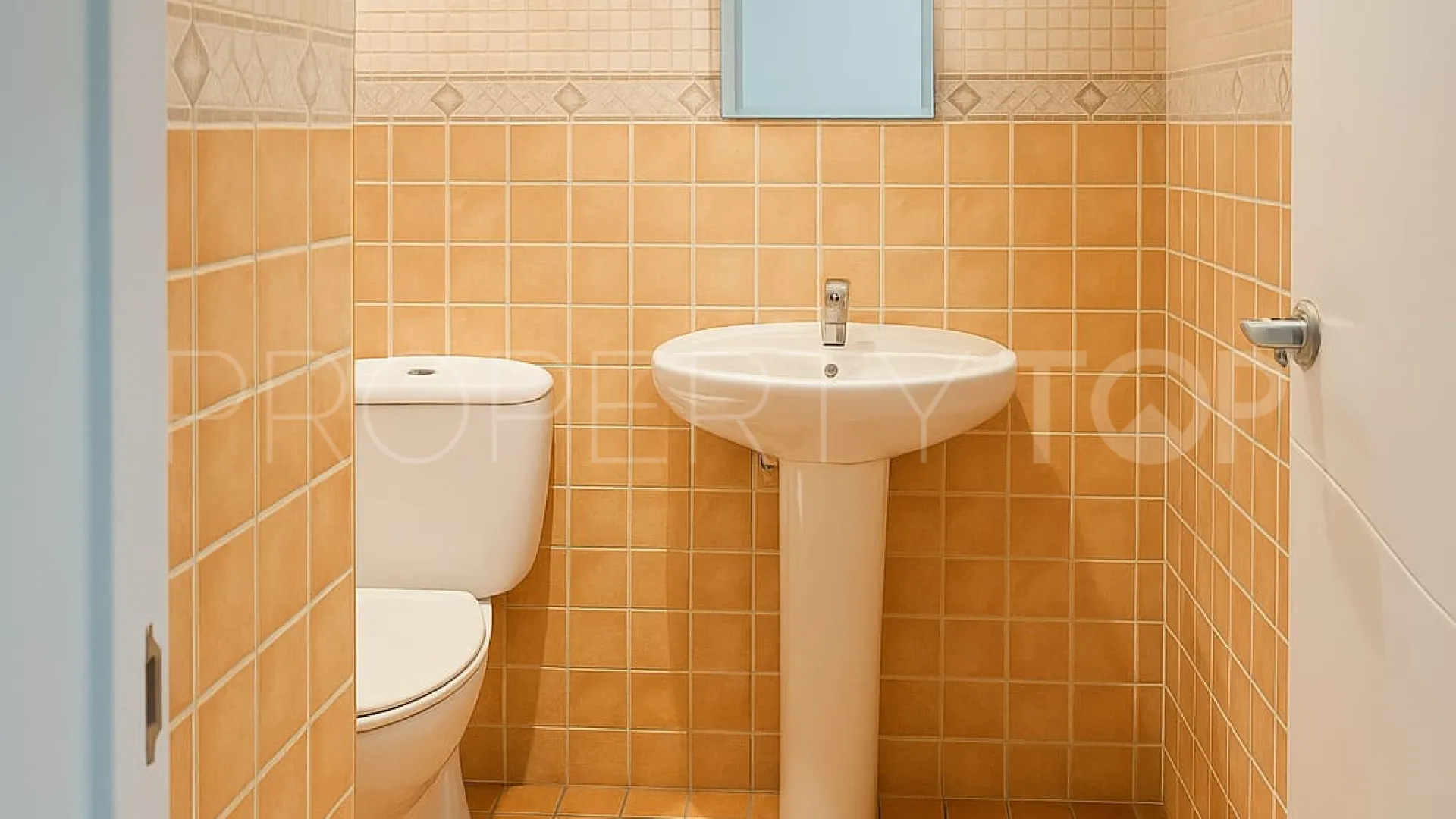 For sale town house with 3 bedrooms in Estepona East