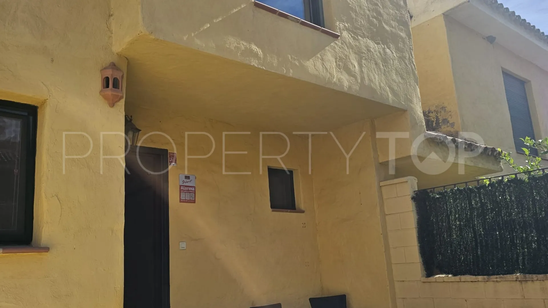 Se vende adosado en Estepona Este con 3 dormitorios