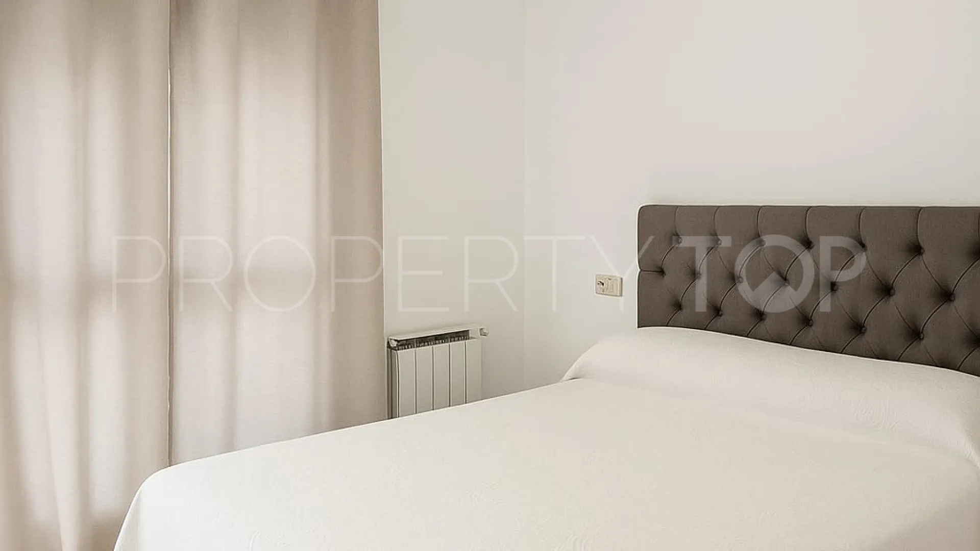 For sale town house with 3 bedrooms in Estepona East