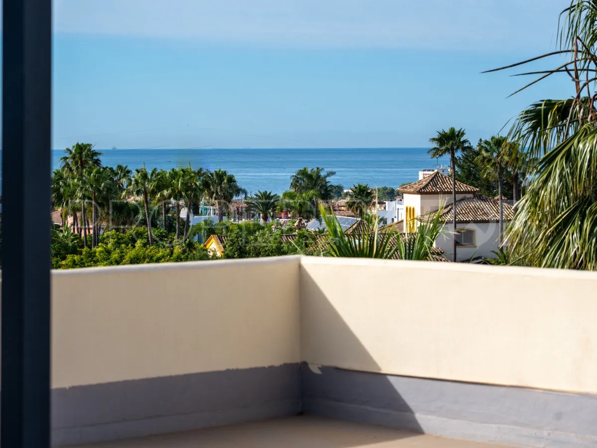 Ático de 2 dormitorios en venta en Benahavis