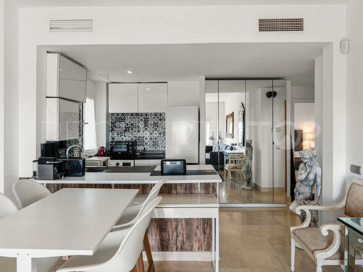 Ático de 2 dormitorios en venta en Benahavis