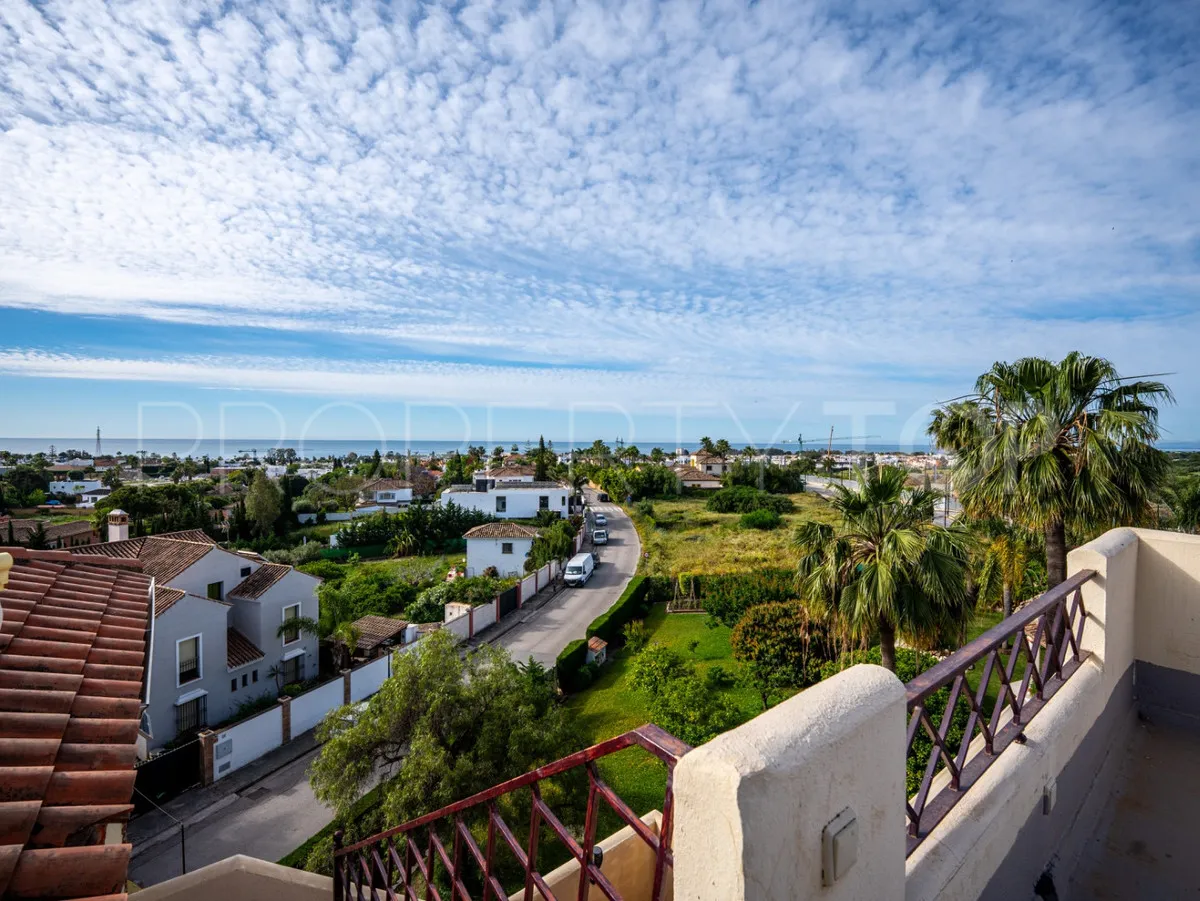 Ático de 2 dormitorios en venta en Benahavis