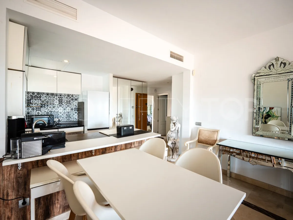 Ático de 2 dormitorios en venta en Benahavis