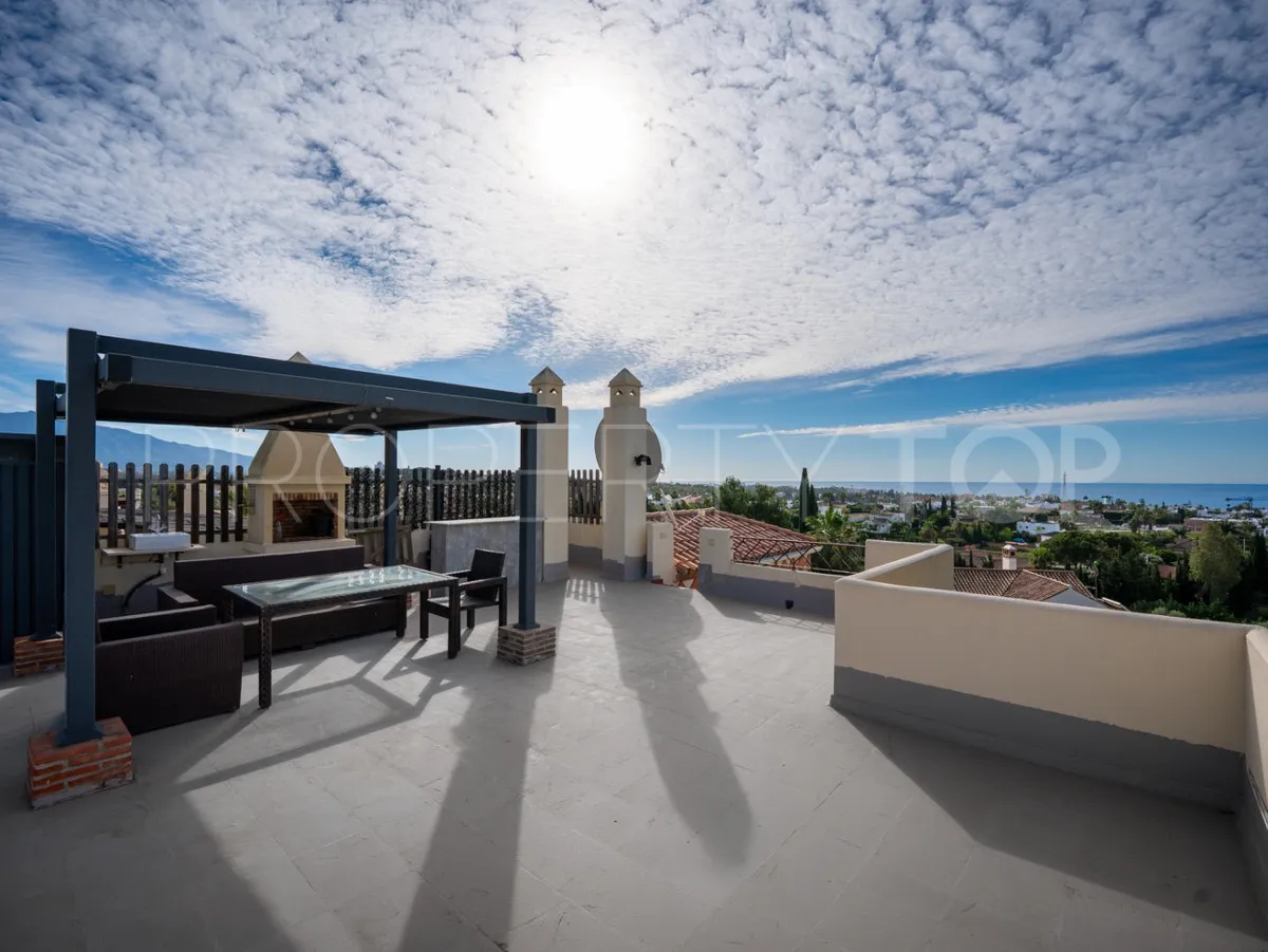 Ático de 2 dormitorios en venta en Benahavis