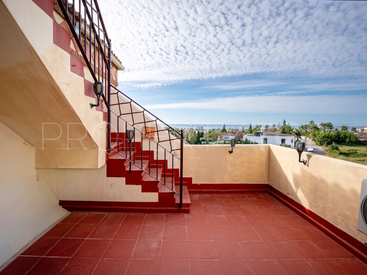Ático de 2 dormitorios en venta en Benahavis