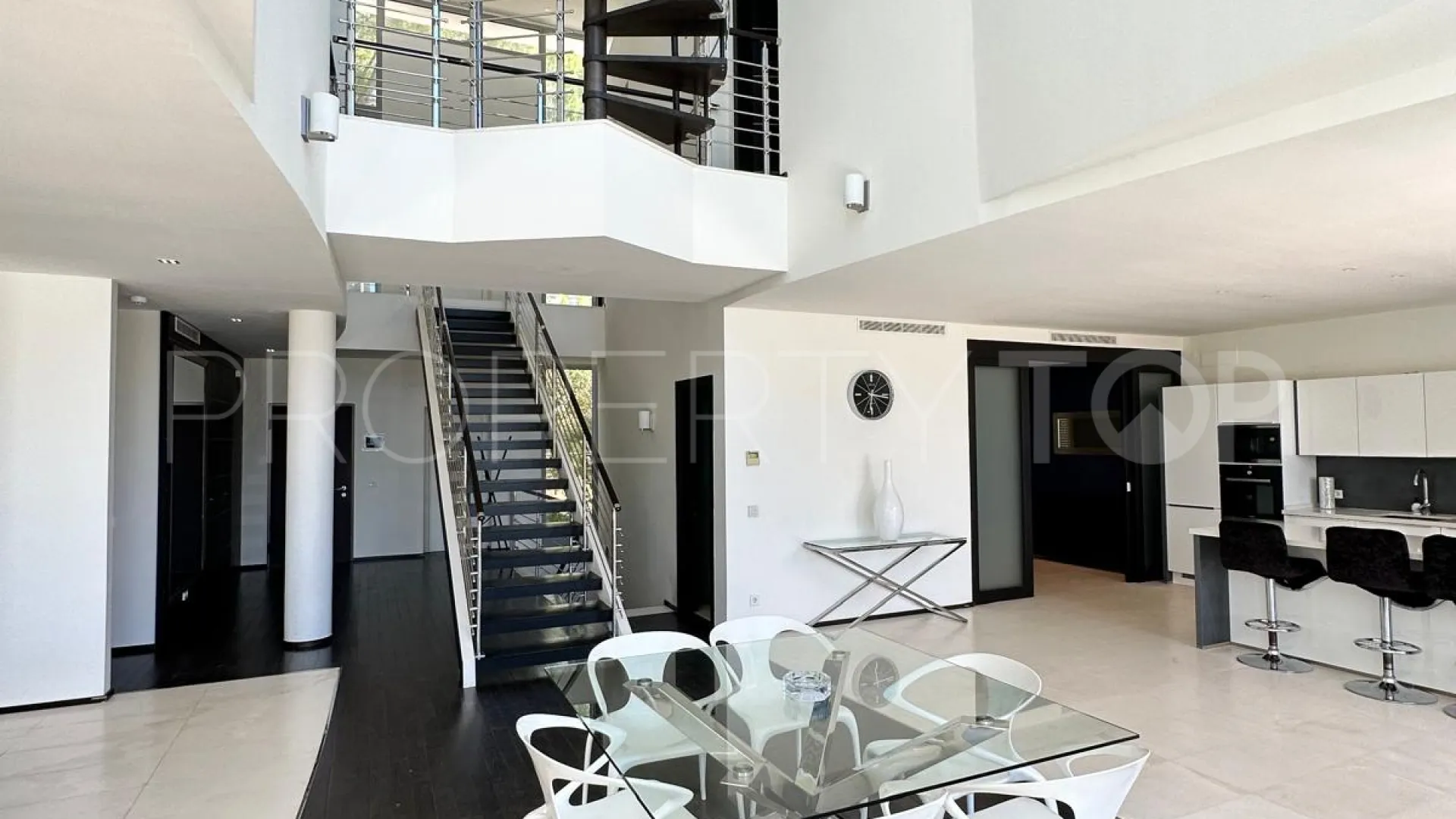 For sale Marbella Golden Mile town house with 5 bedrooms