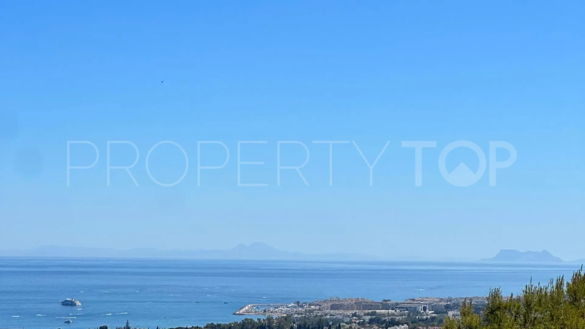 For sale Marbella Golden Mile town house with 5 bedrooms