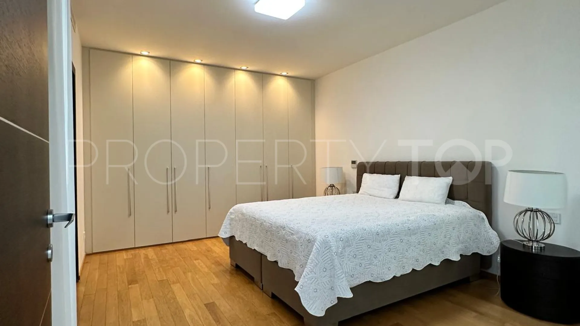 For sale Marbella Golden Mile town house with 5 bedrooms