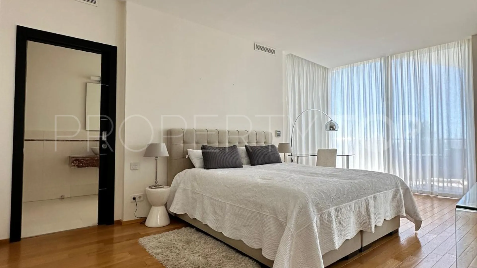 For sale Marbella Golden Mile town house with 5 bedrooms