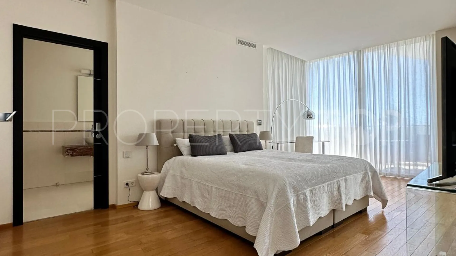For sale Marbella Golden Mile town house with 5 bedrooms