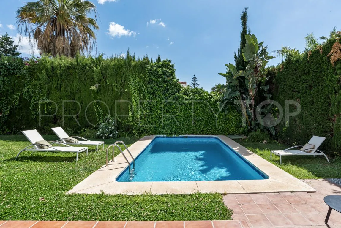 Se vende chalet en Nueva Andalucia