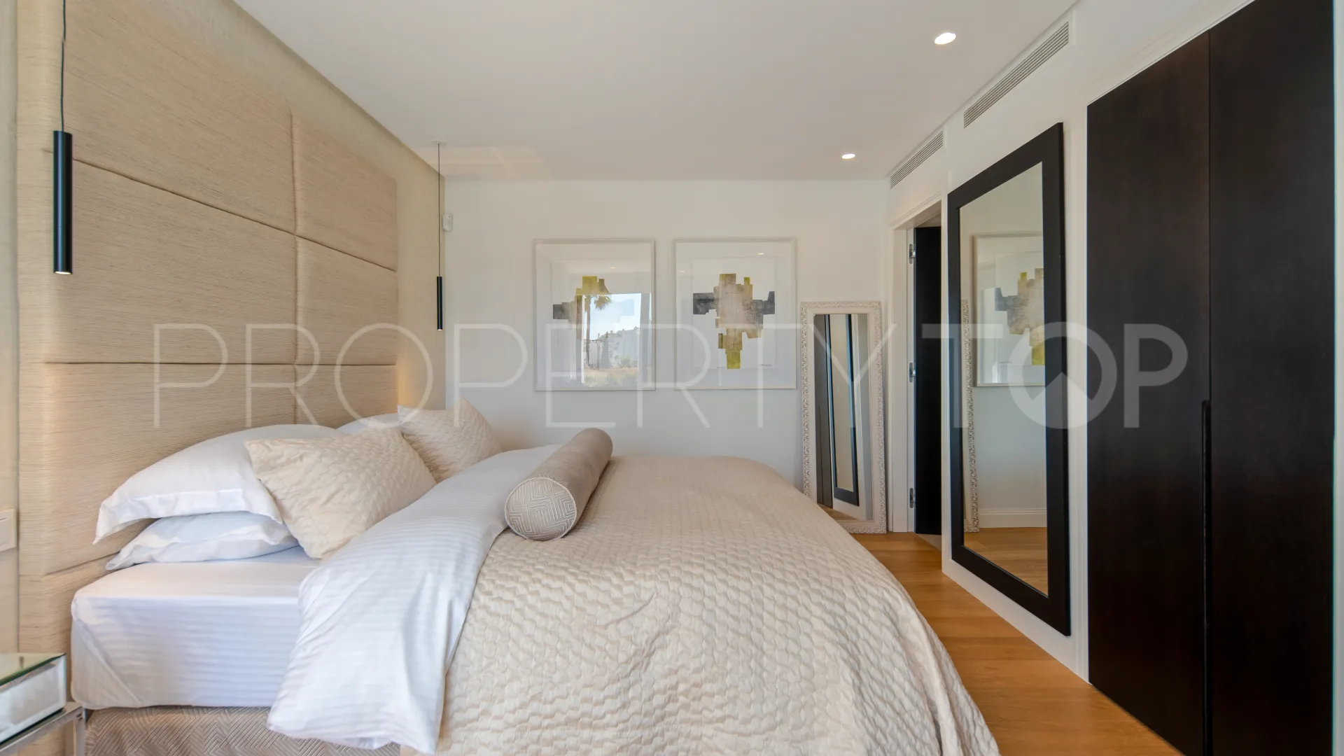 Villa for sale in Los Naranjos Hill Club
