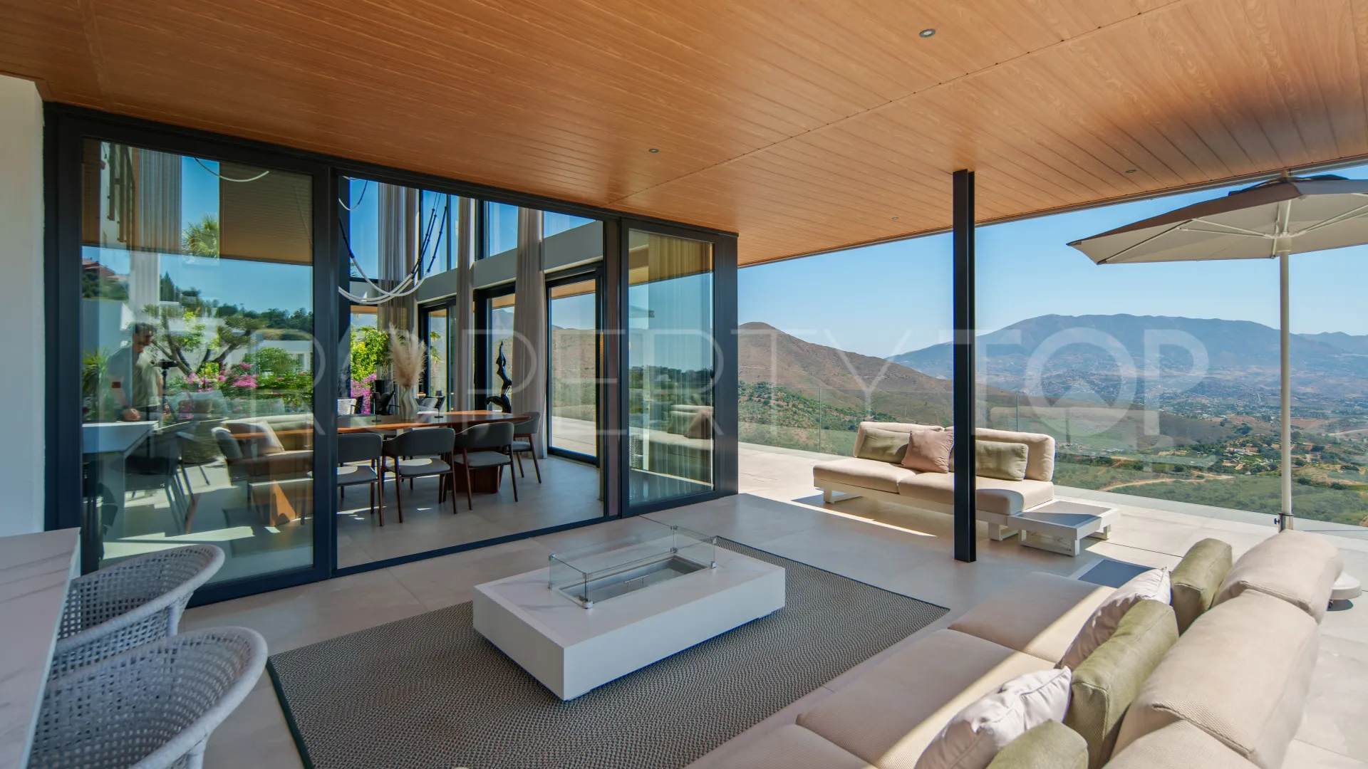 Villa for sale in Marbella East with 6 bedrooms