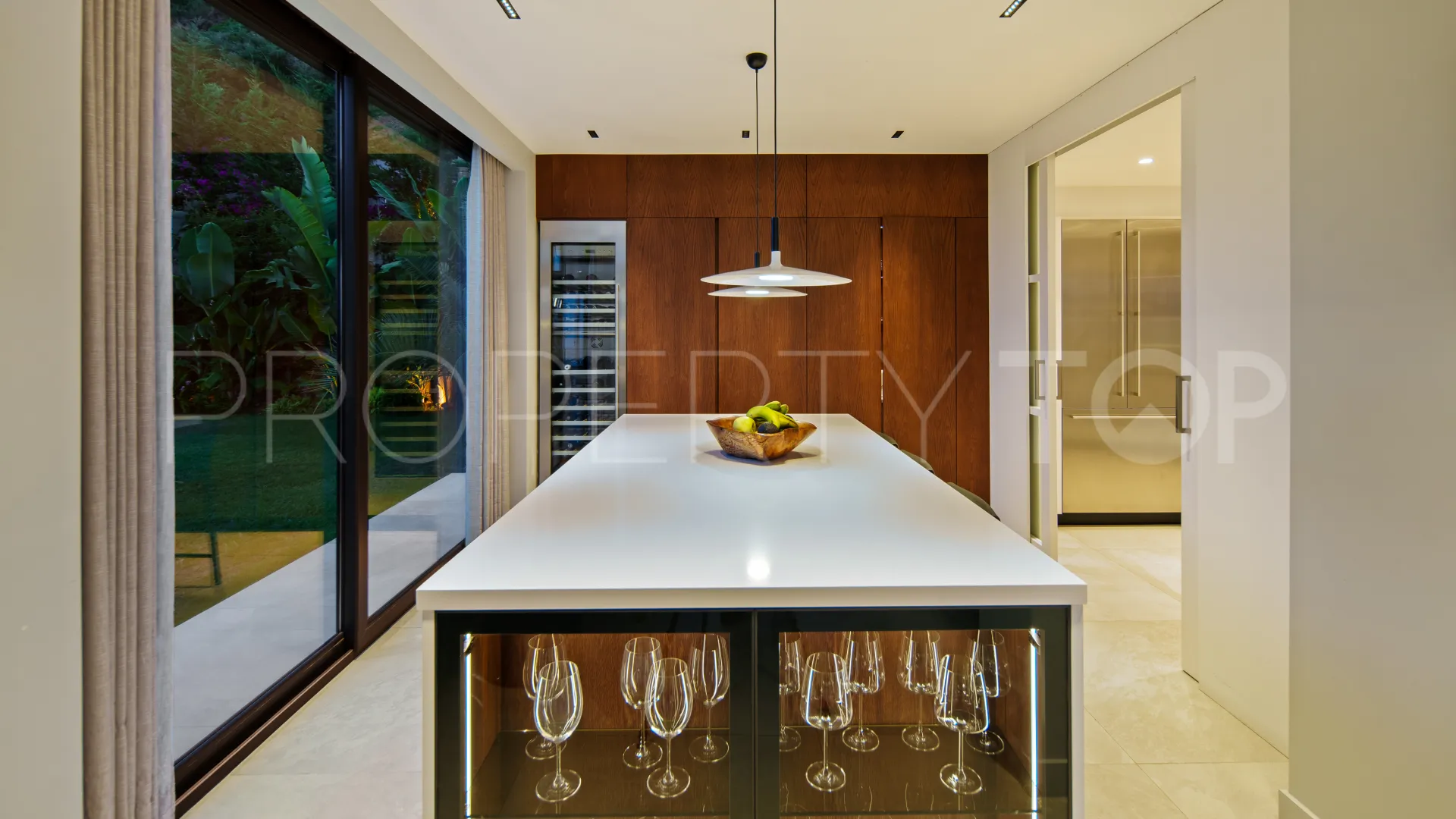 Villa for sale in Marbella East with 6 bedrooms