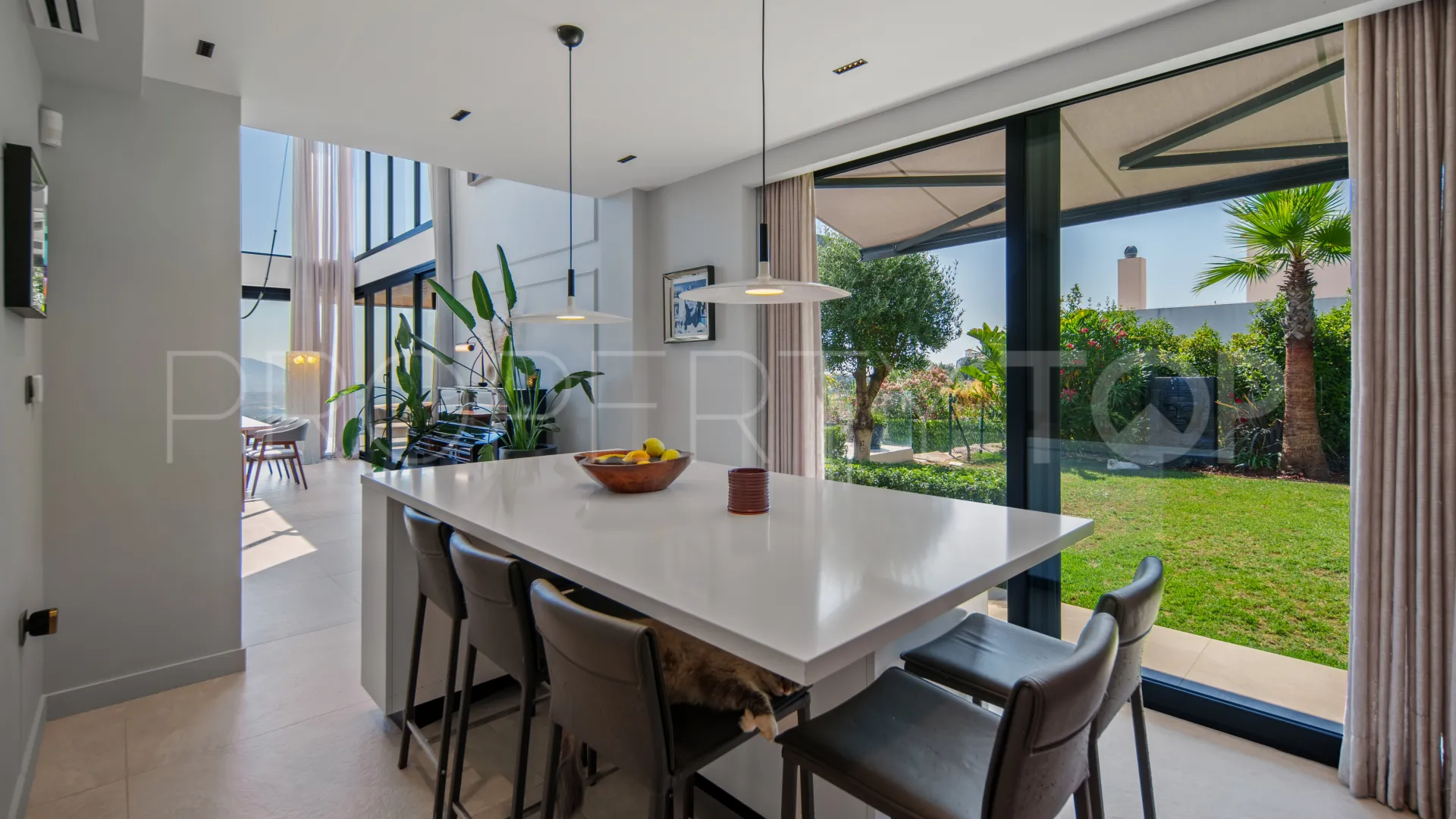 Villa for sale in Marbella East with 6 bedrooms