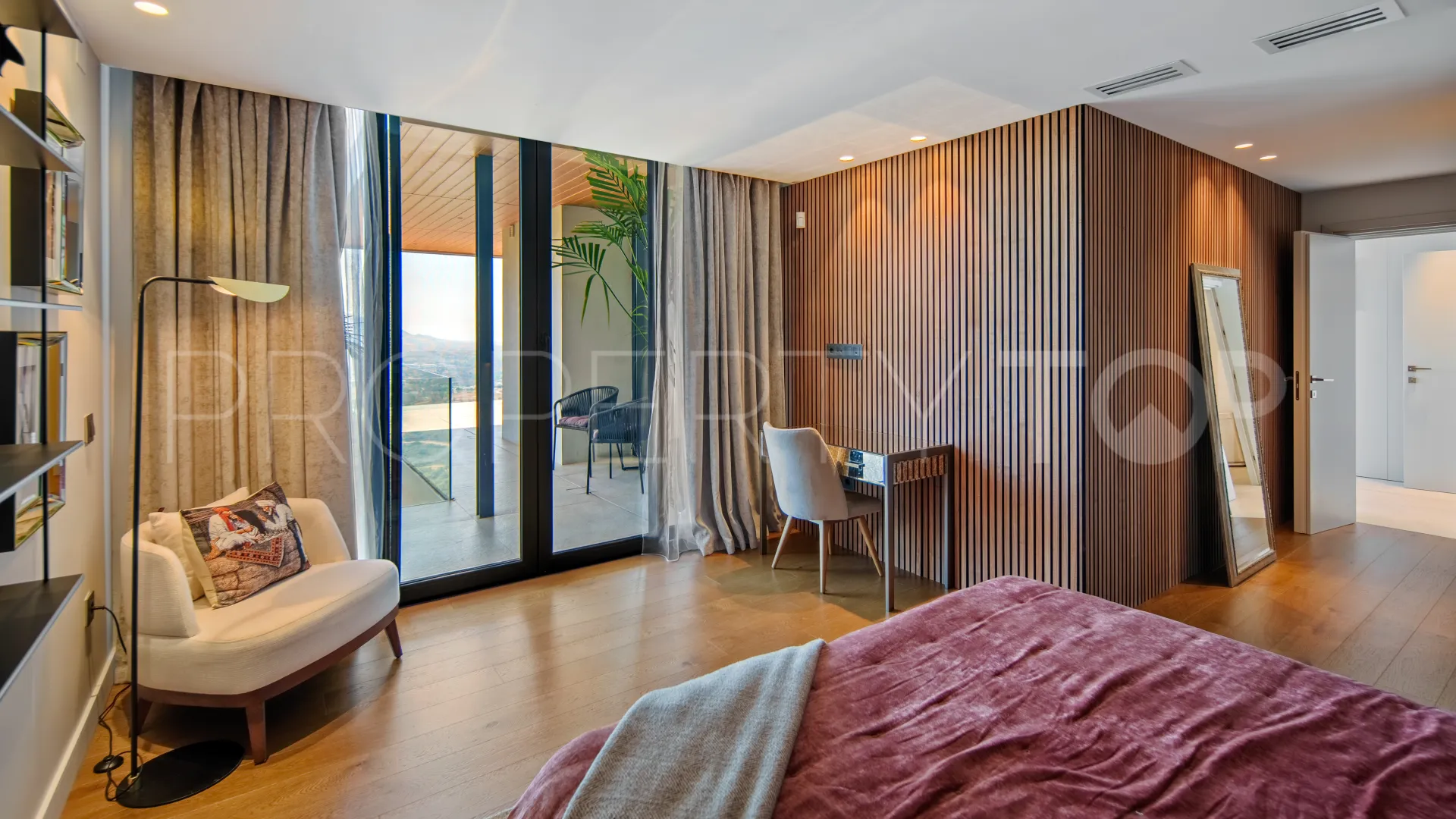 Villa for sale in Marbella East with 6 bedrooms