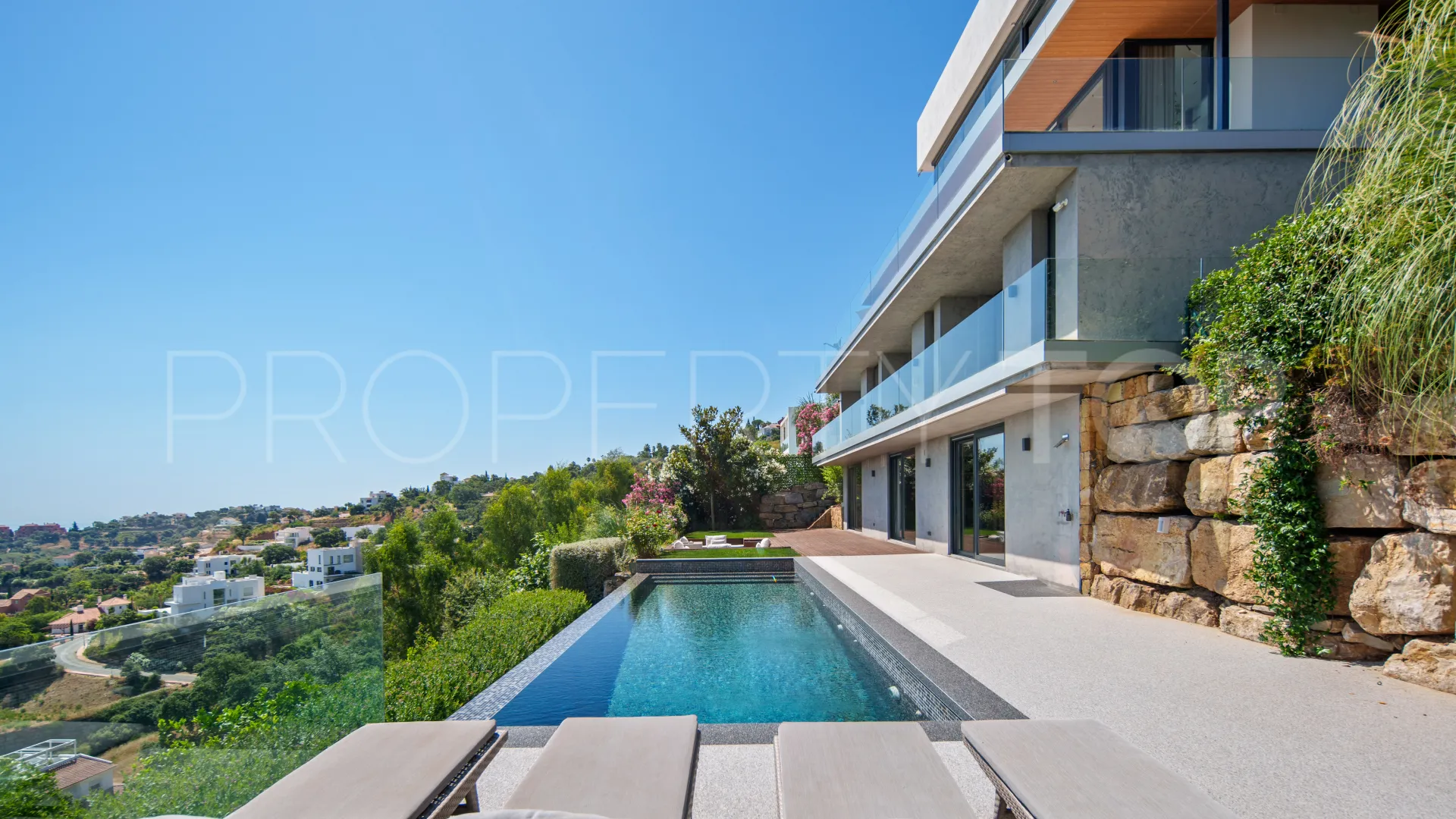Villa for sale in Marbella East with 6 bedrooms