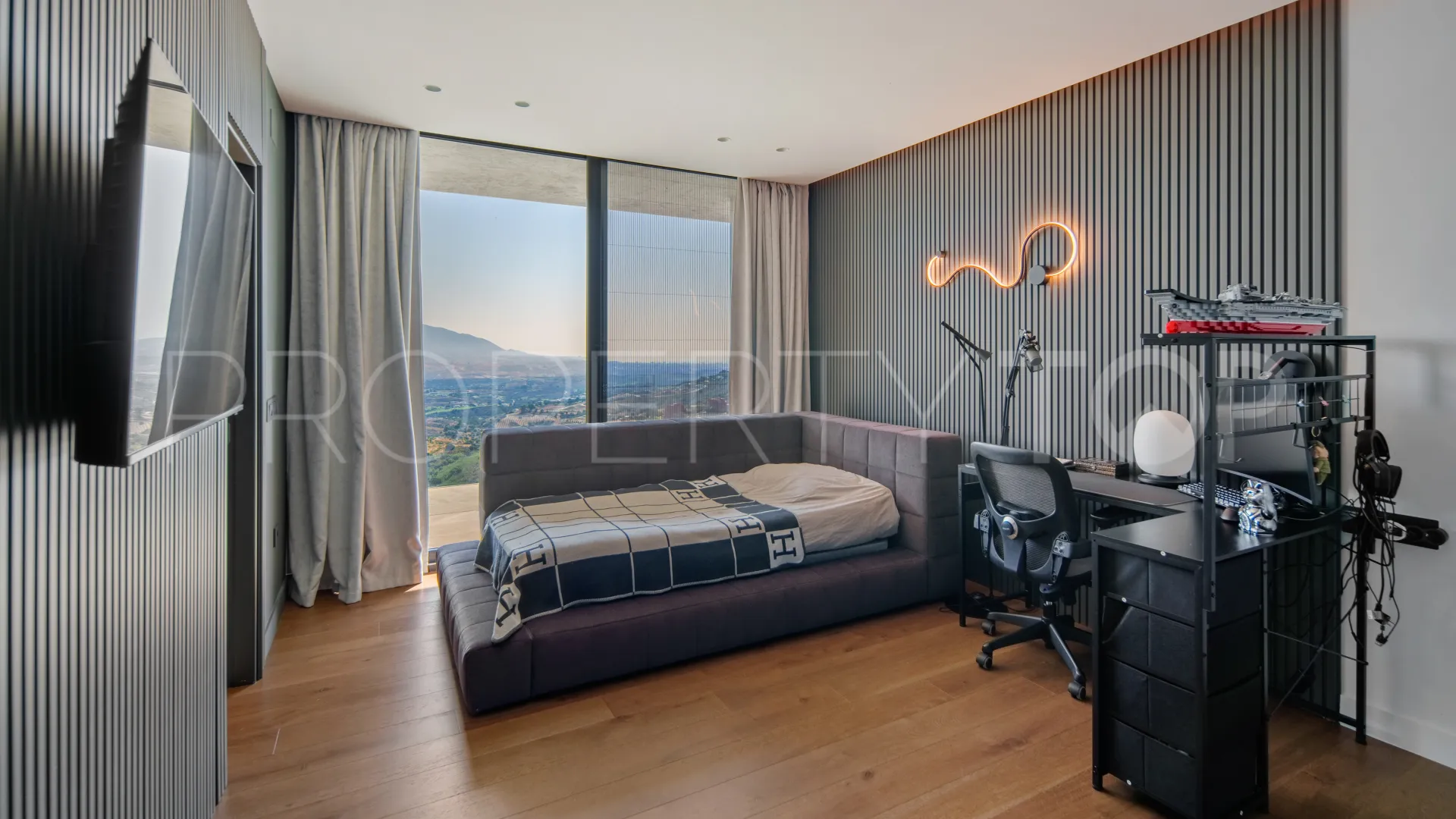 Villa for sale in Marbella East with 6 bedrooms