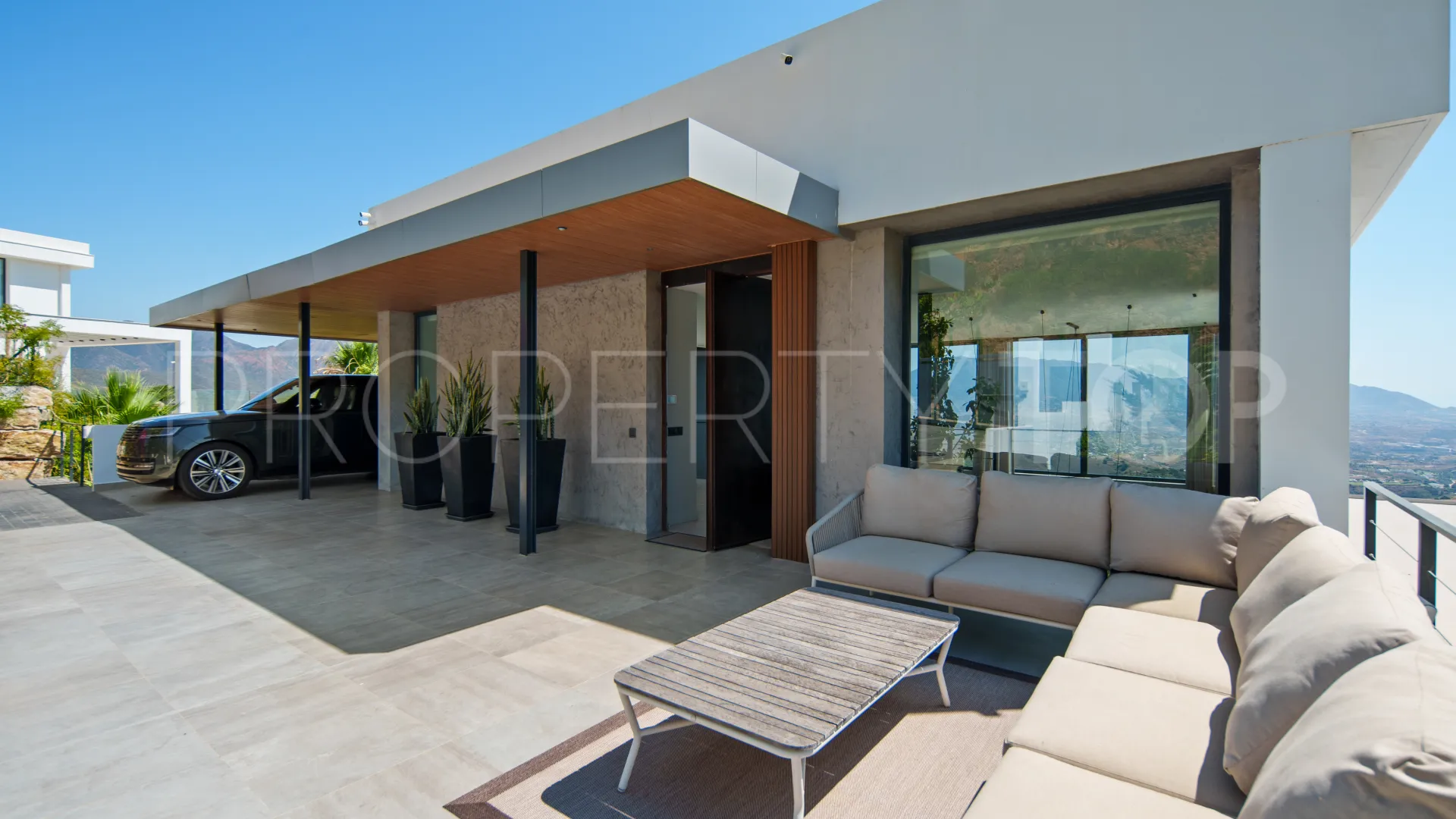 Villa for sale in Marbella East with 6 bedrooms