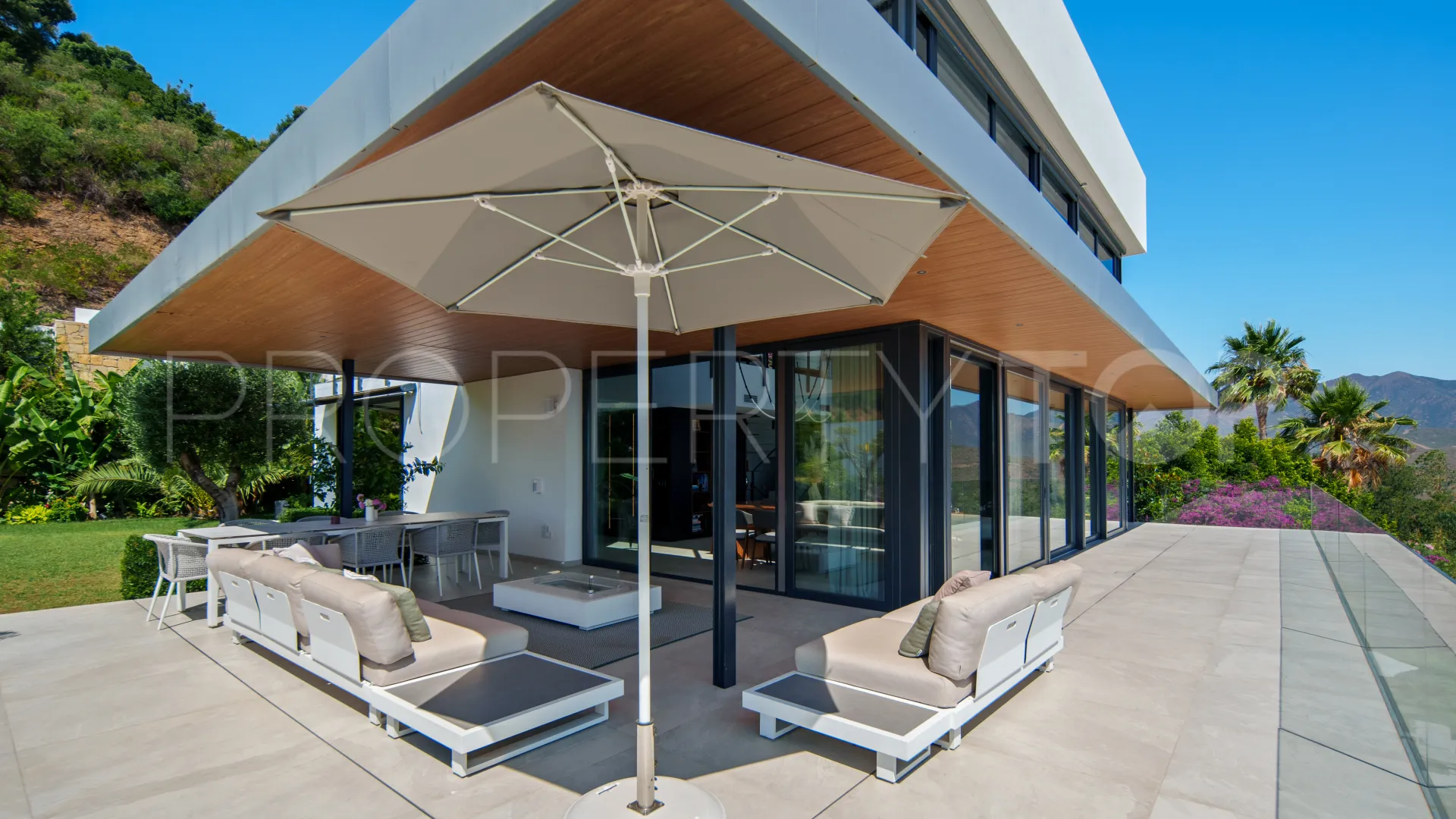 Villa for sale in Marbella East with 6 bedrooms