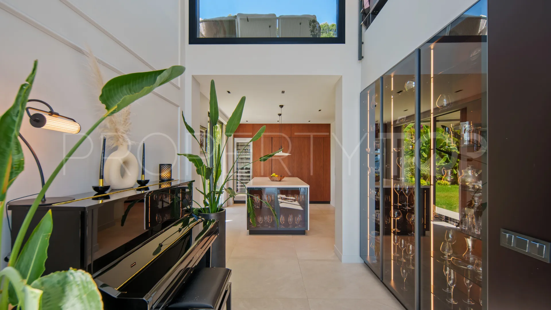 Villa for sale in Marbella East with 6 bedrooms
