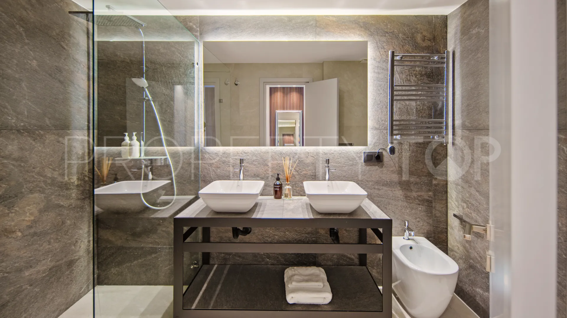 Villa for sale in Marbella East with 6 bedrooms