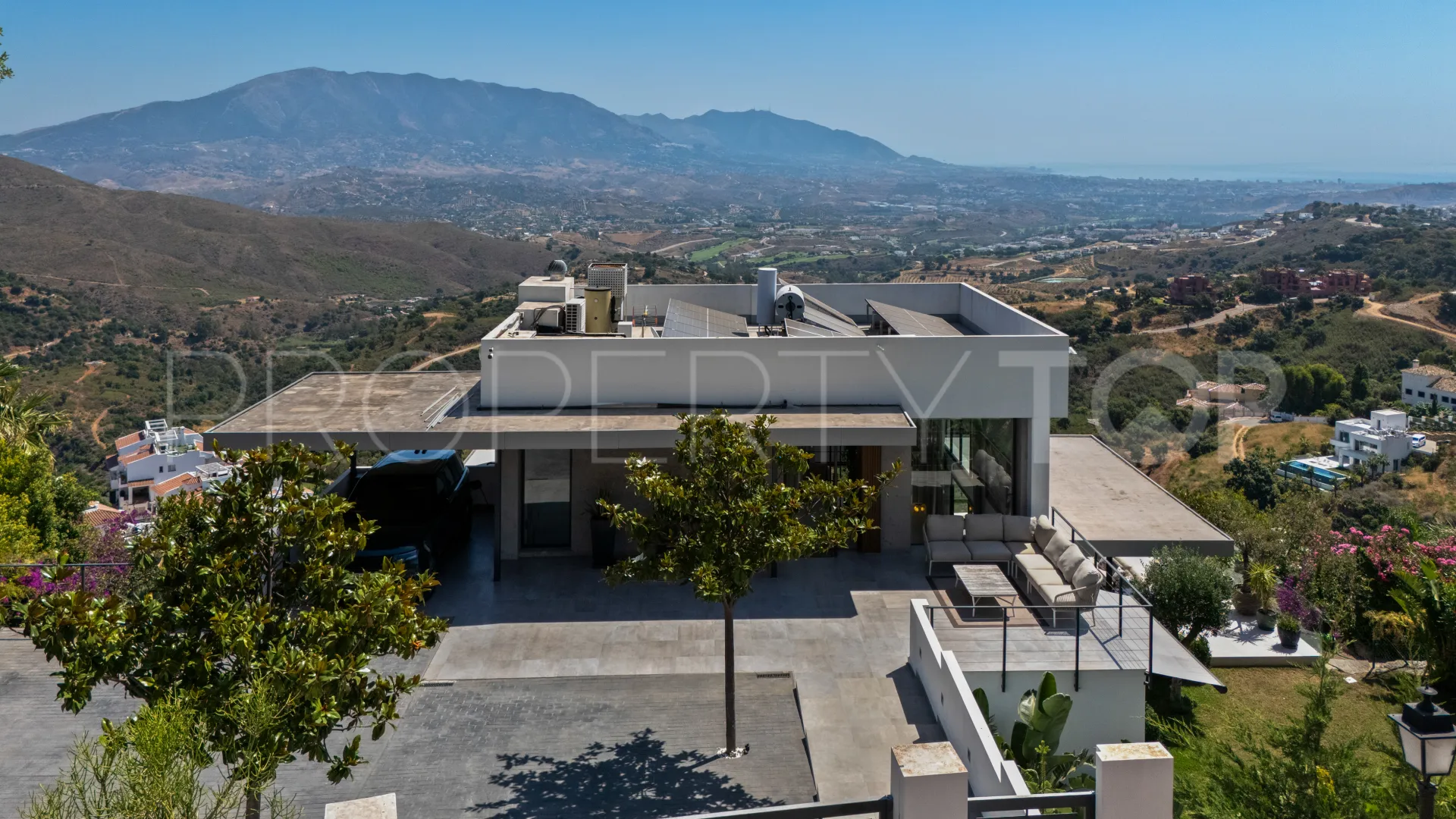 Villa for sale in Marbella East with 6 bedrooms