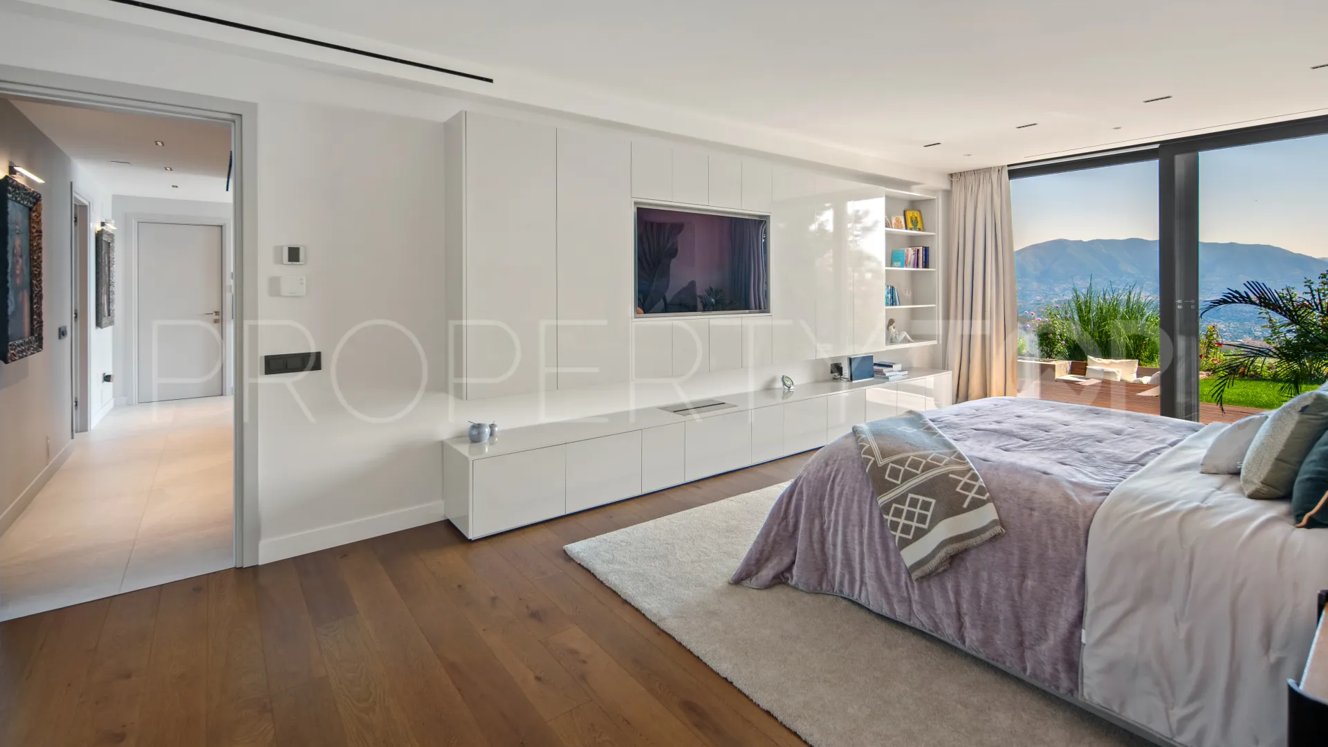 Villa for sale in Marbella East with 6 bedrooms