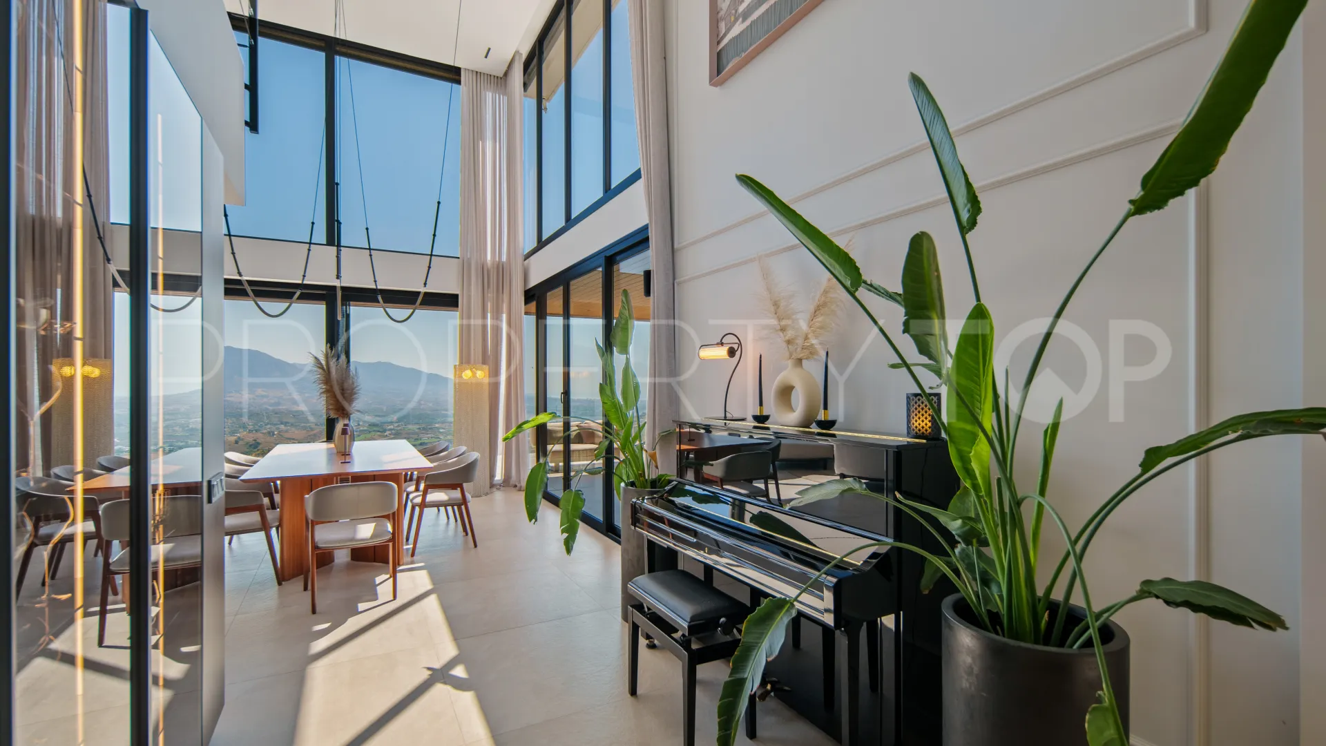 Villa for sale in Marbella East with 6 bedrooms
