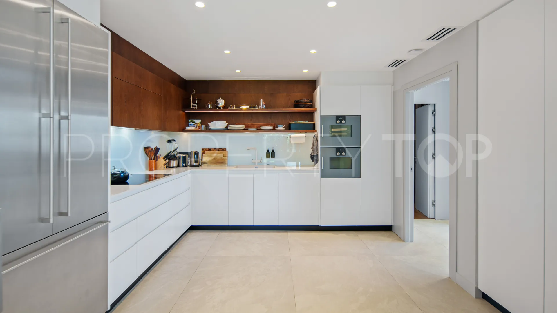 Villa for sale in Marbella East with 6 bedrooms