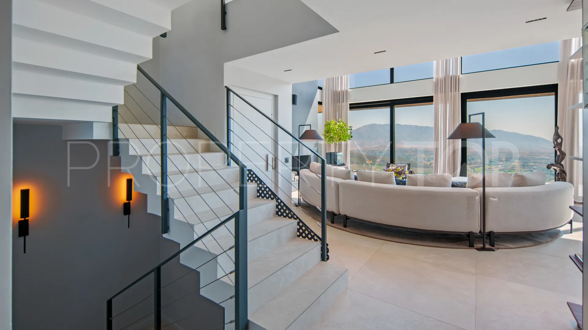 Villa for sale in Marbella East with 6 bedrooms