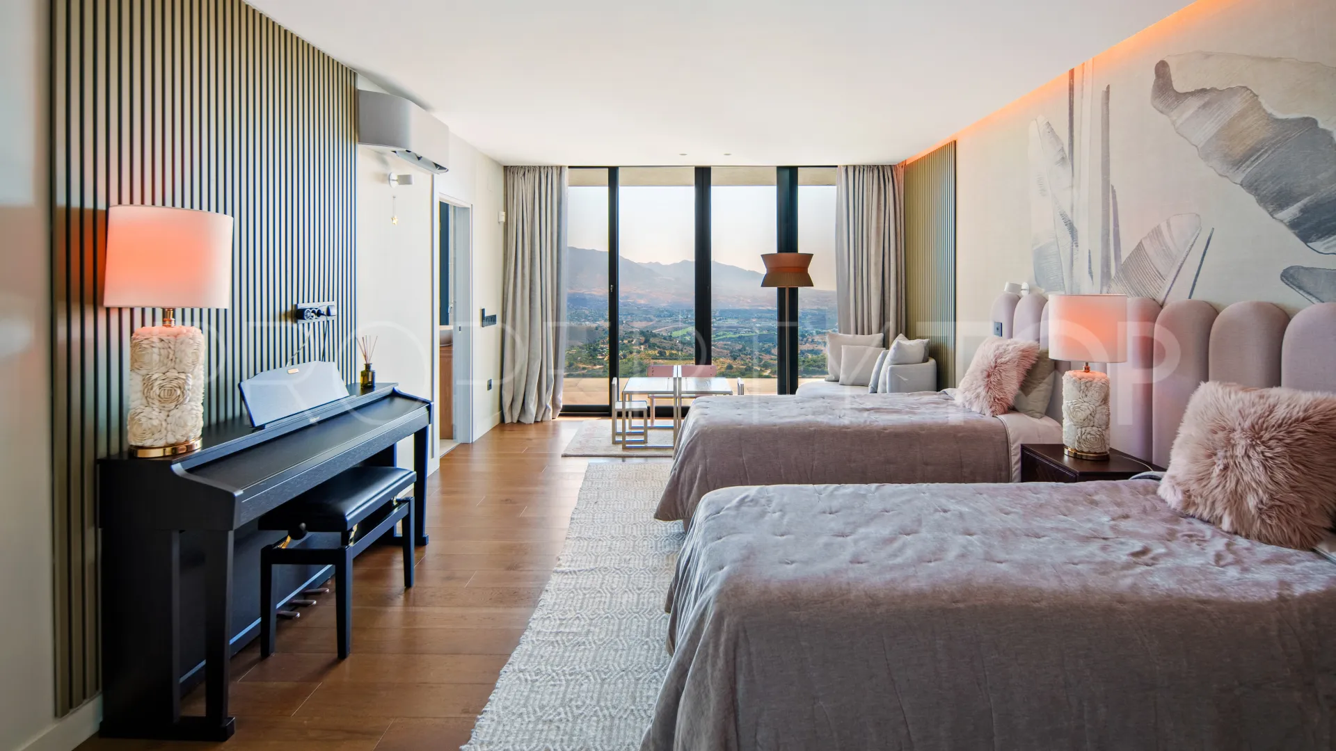 Villa for sale in Marbella East with 6 bedrooms
