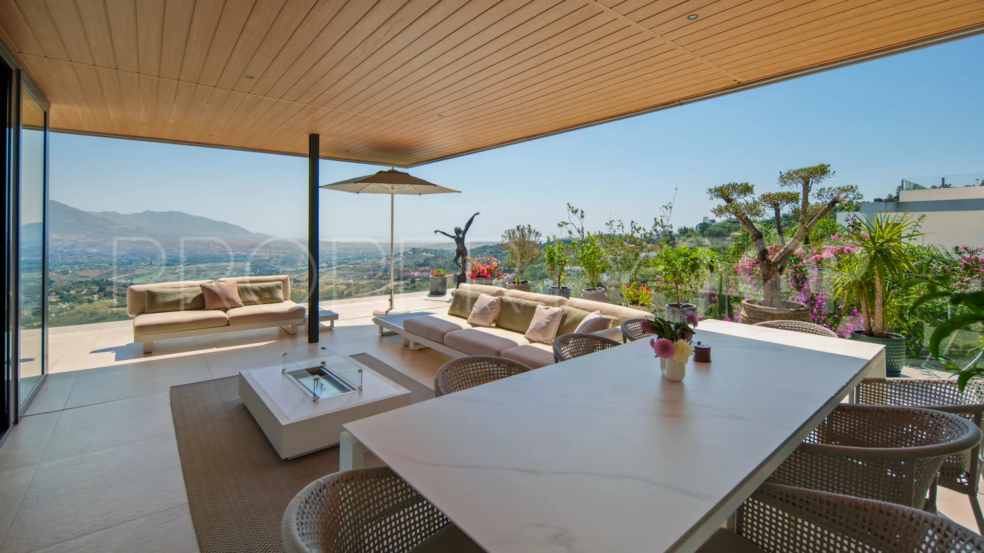 Villa for sale in Marbella East with 6 bedrooms